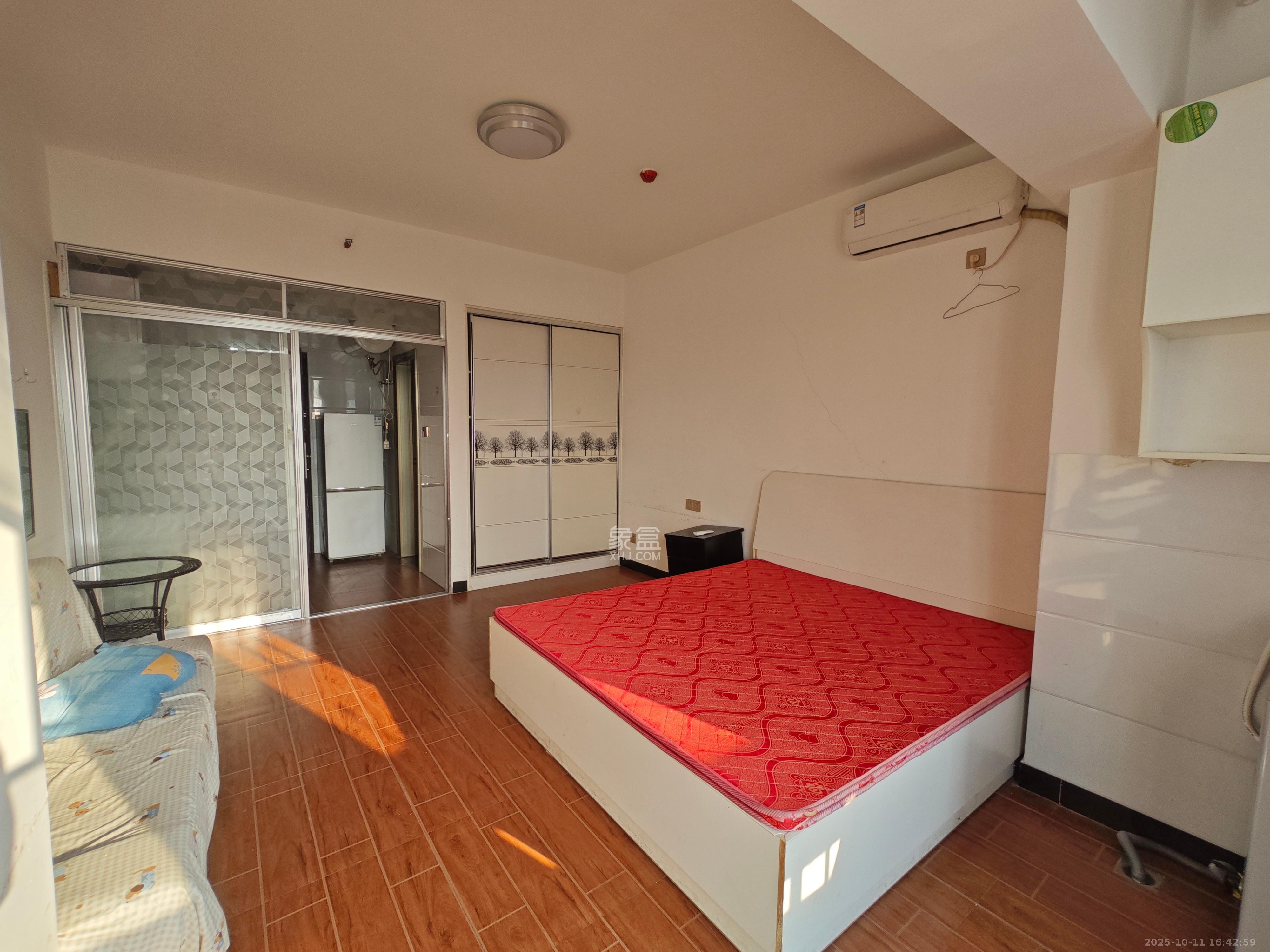 MOMA当代广场  1室1厅1卫    1100.0元/月 MOMA当代广场  1室1厅1卫    1100.0元/月