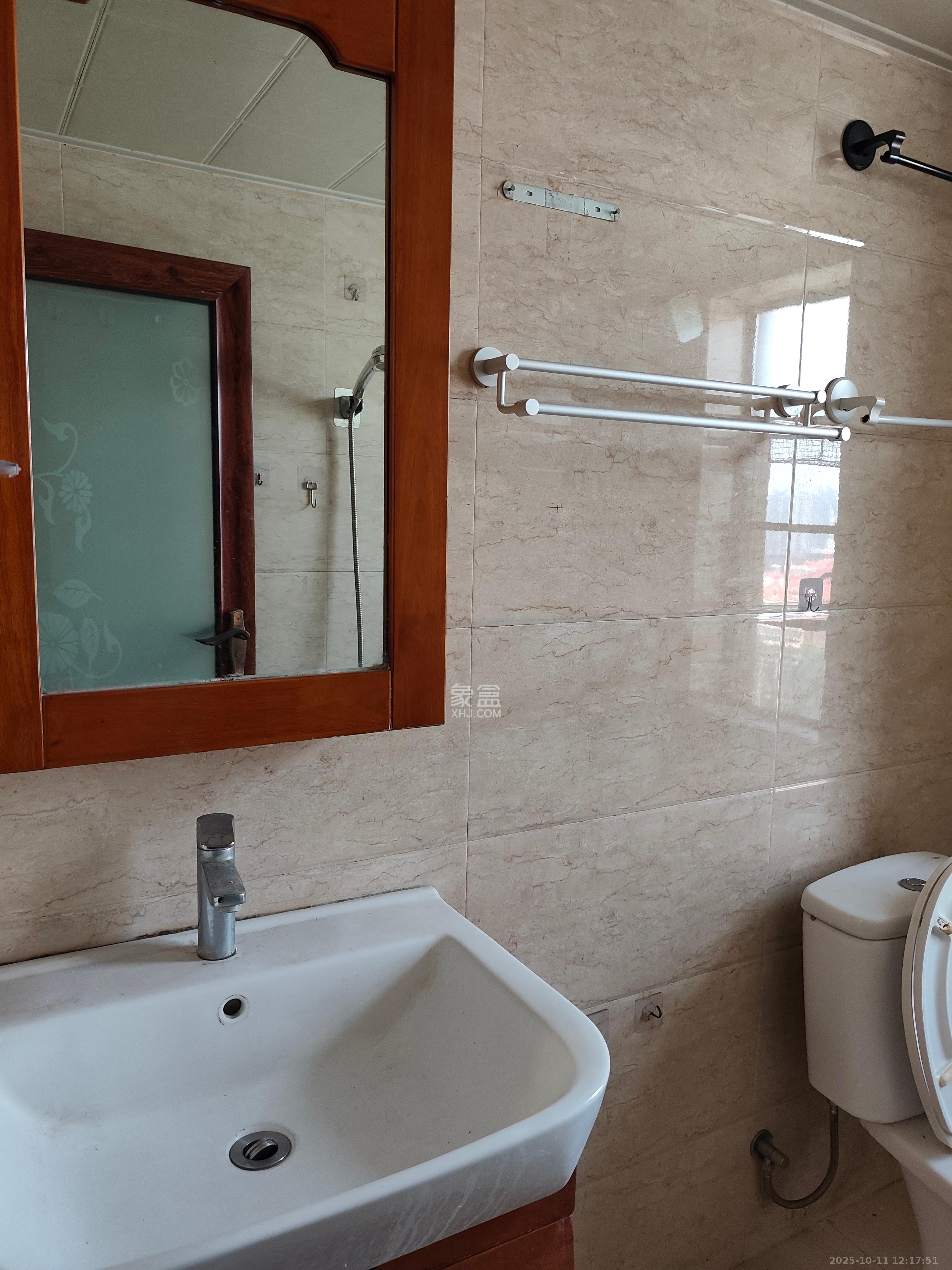 上峰苑(兰亭玥岛)  3室2厅2卫    2500.0元/月 上峰苑(兰亭玥岛)  3室2厅2卫    2500.0元/月室内图