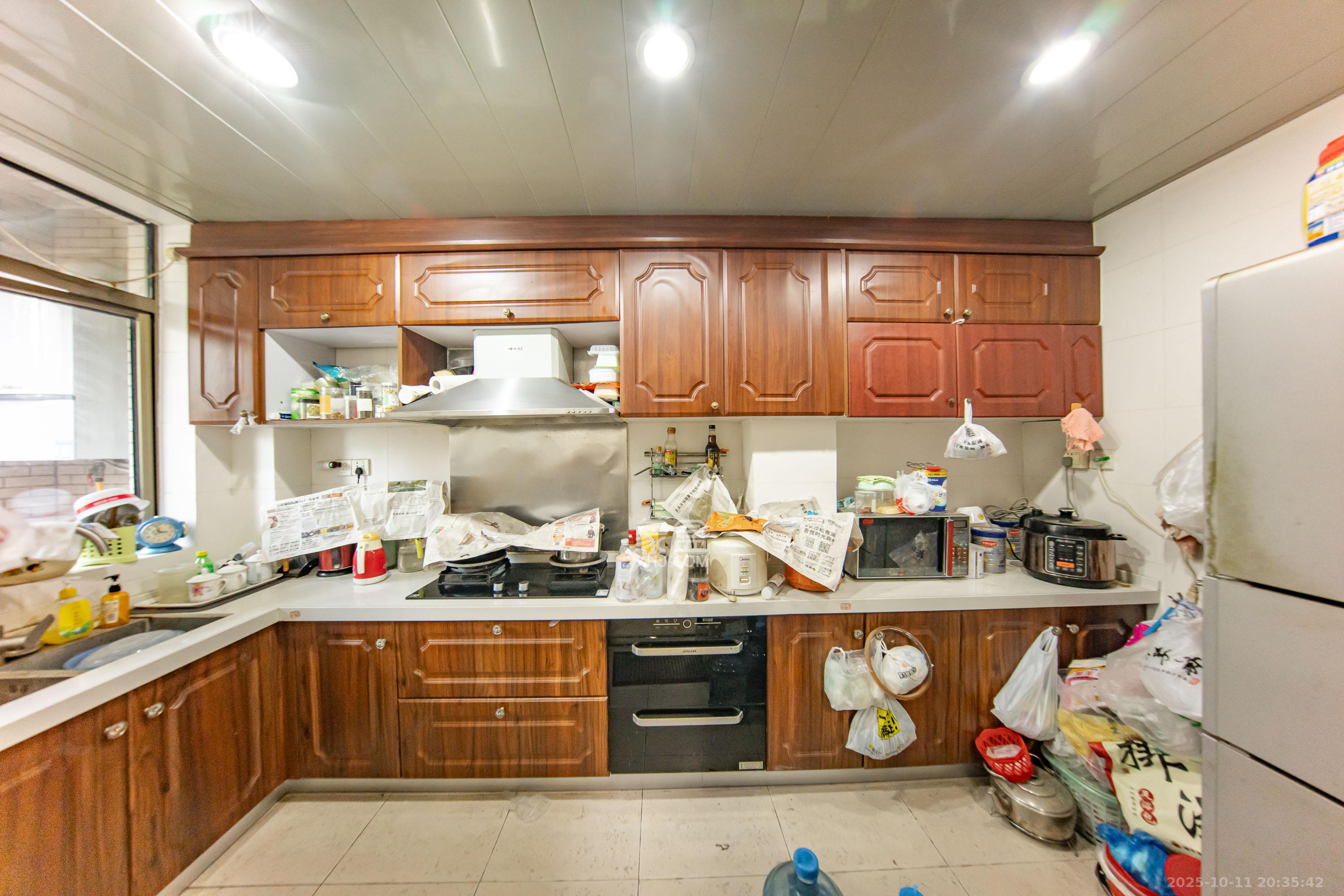 江山帝景雅典  4室2厅2卫    130.0万厨房