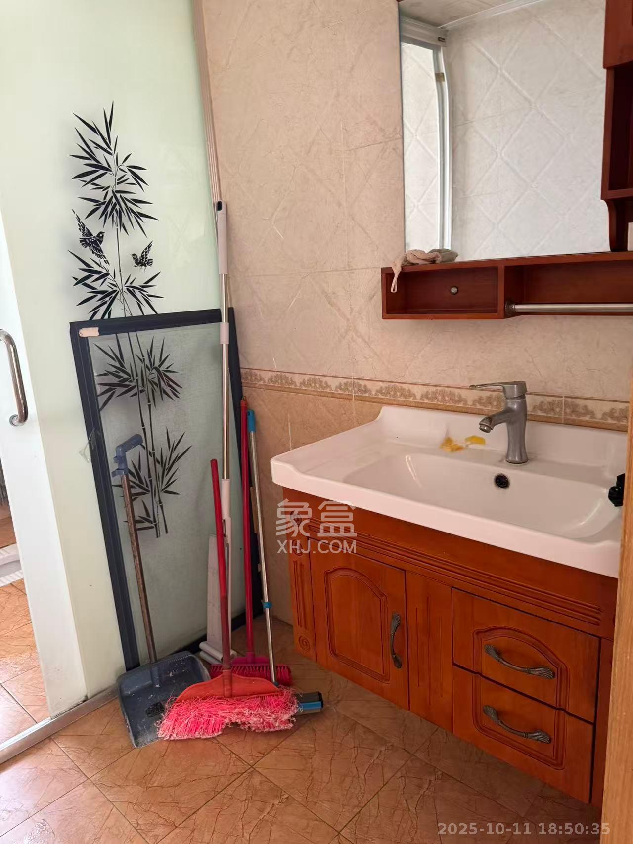 佳兆业君汇上品  3室2厅2卫    1800.0元/月 佳兆业君汇上品  3室2厅2卫    1800.0元/月室内图