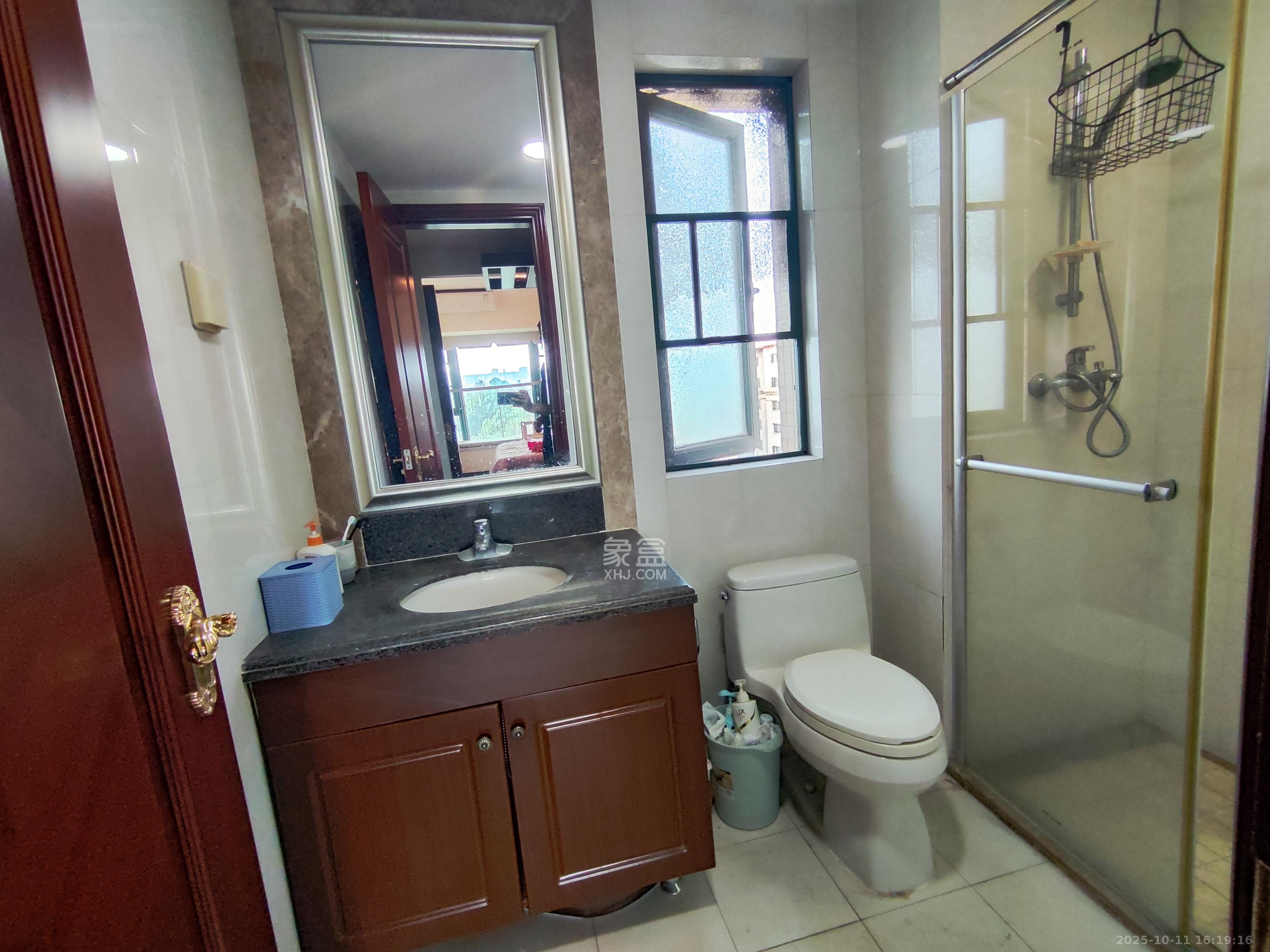 恒大城  3室2厅2卫    2350.0元/月室内图