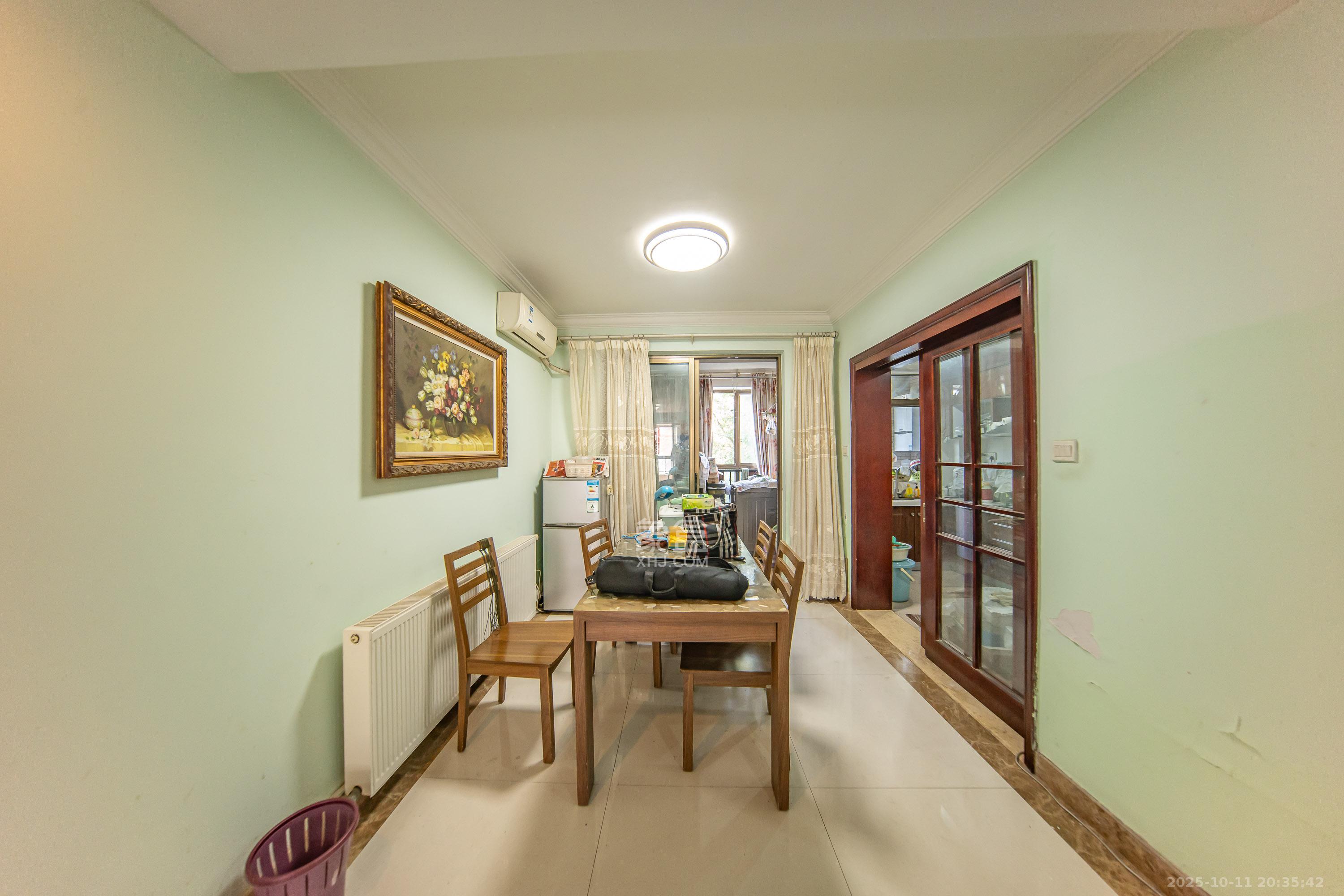 江山帝景雅典  4室2厅2卫    130.0万客厅