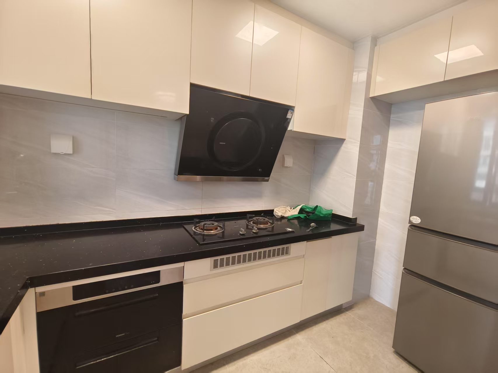 华耀碧桂园十里江湾誉峯 3室2厅1卫 2500.0元/月 华耀碧桂园十里江湾誉峯 3室2厅1卫 2500.0元/月室内图