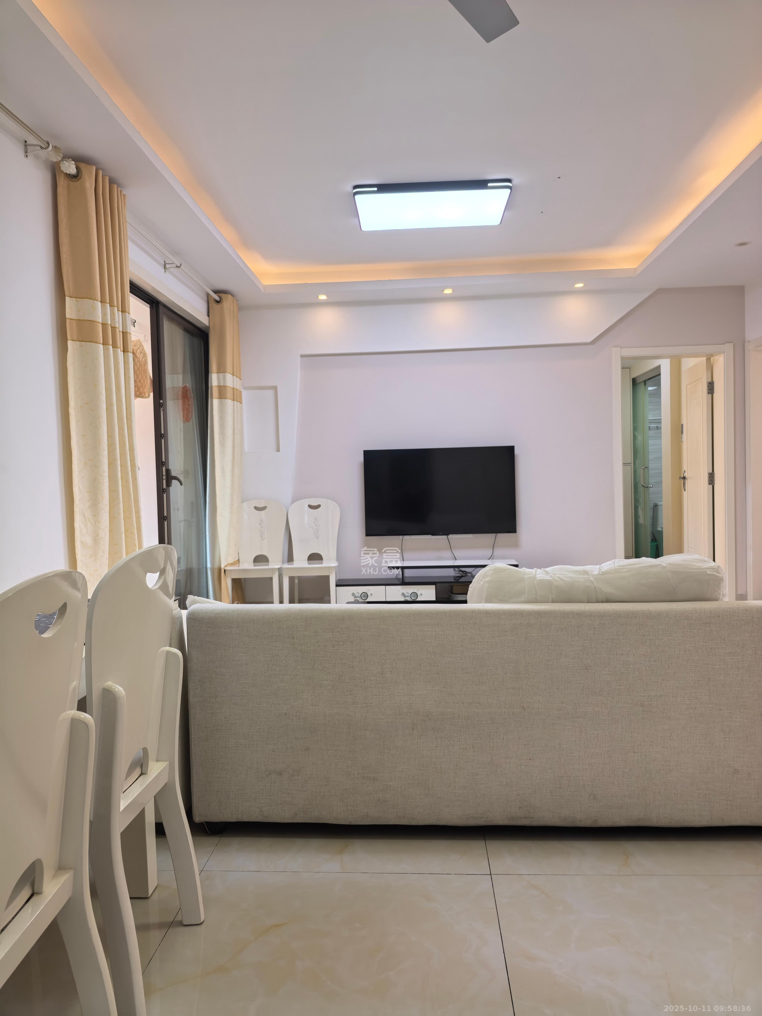 华润置地广场一期  3室2厅2卫    2000.0元/月室内图