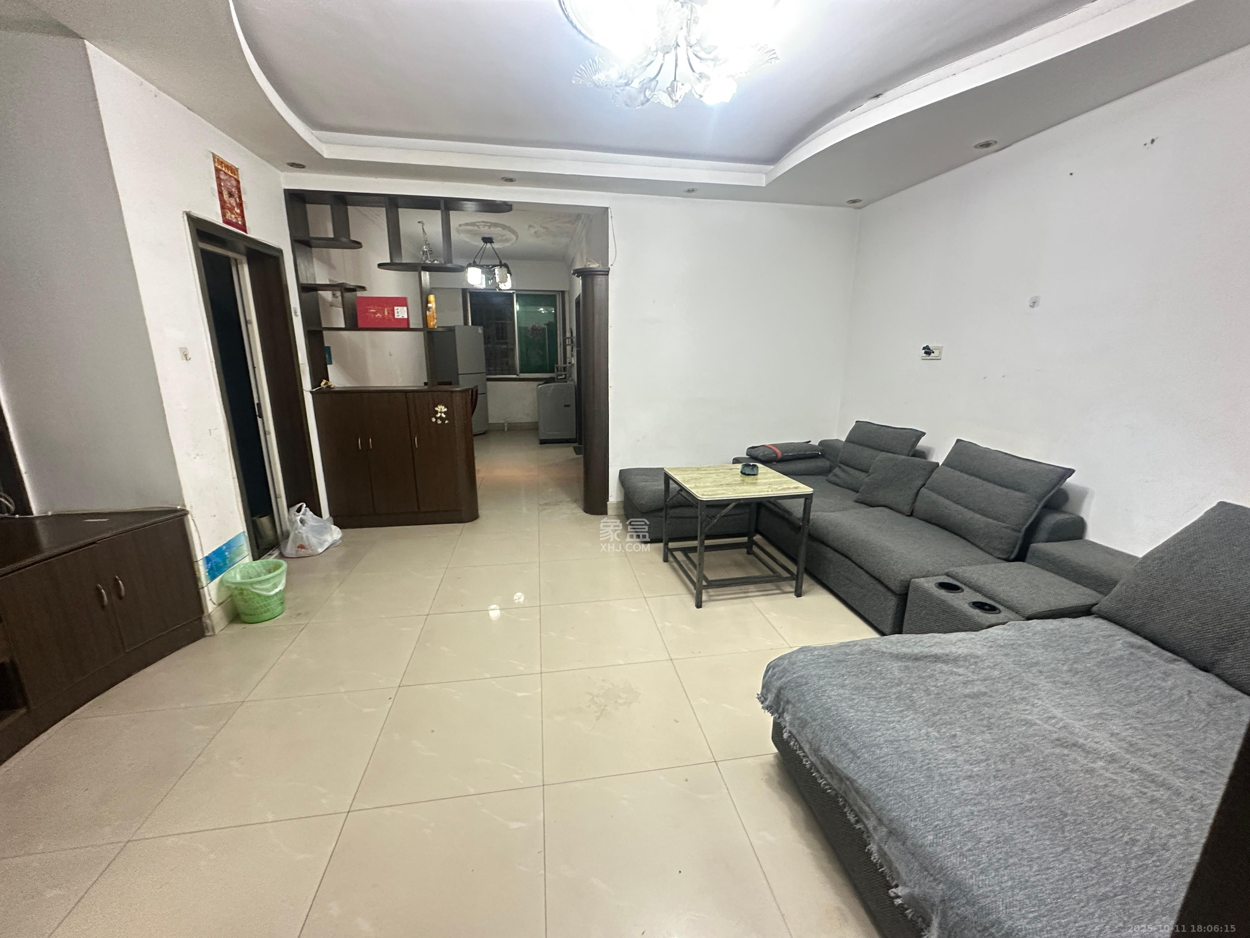 中南汽车世界  2室1厅1卫    1200.0元/月室内图