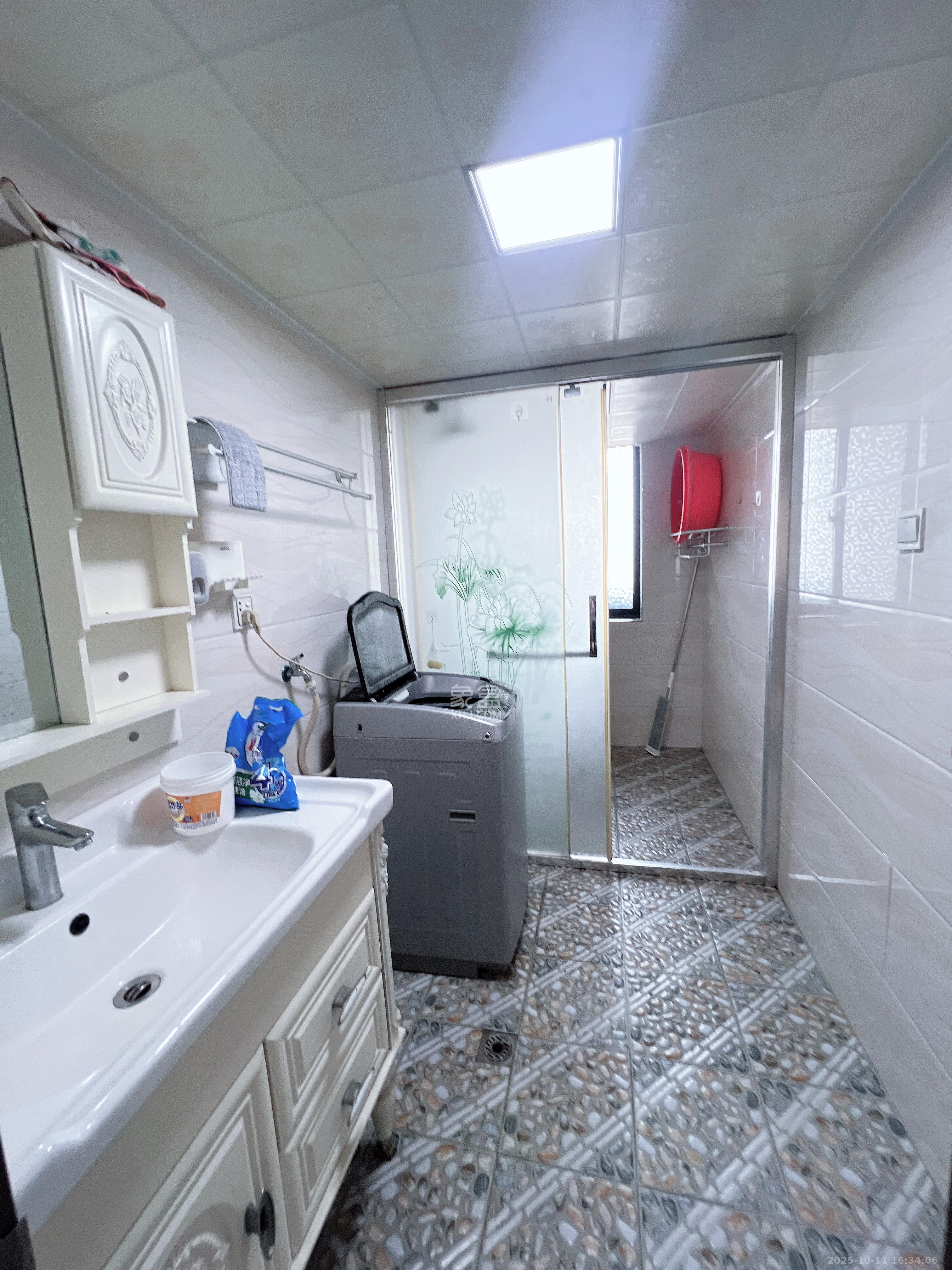 丰源国际 3室2厅1卫 2200.0元/月 丰源国际 3室2厅1卫 2200.0元/月室内图