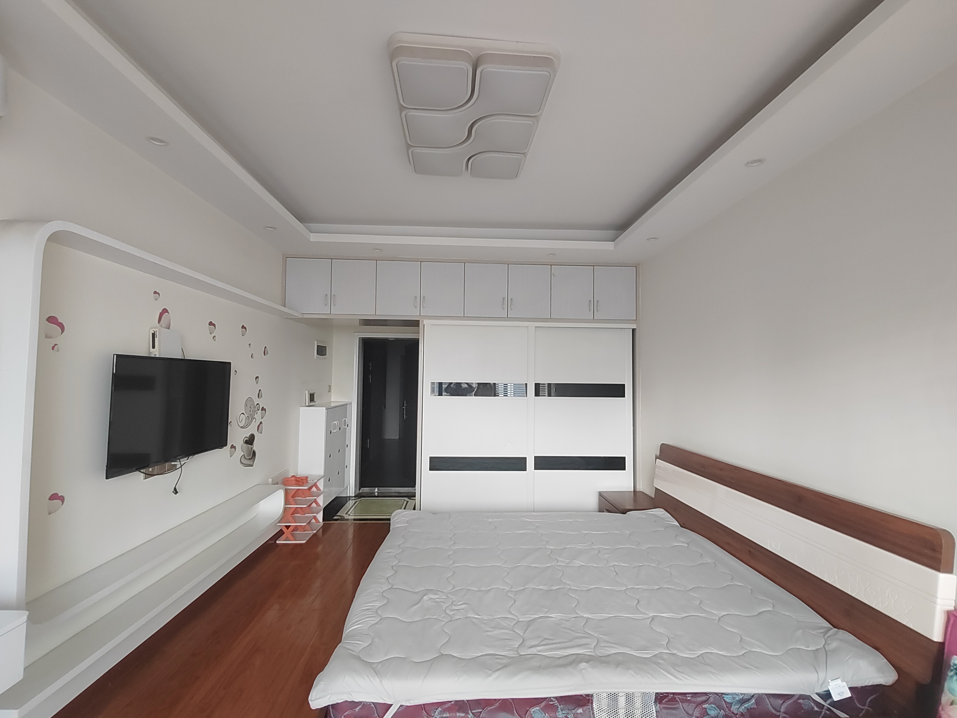 逸臣中央 1室1厅1卫 1500.0元/月 逸臣中央 1室1厅1卫 1500.0元/月室内图