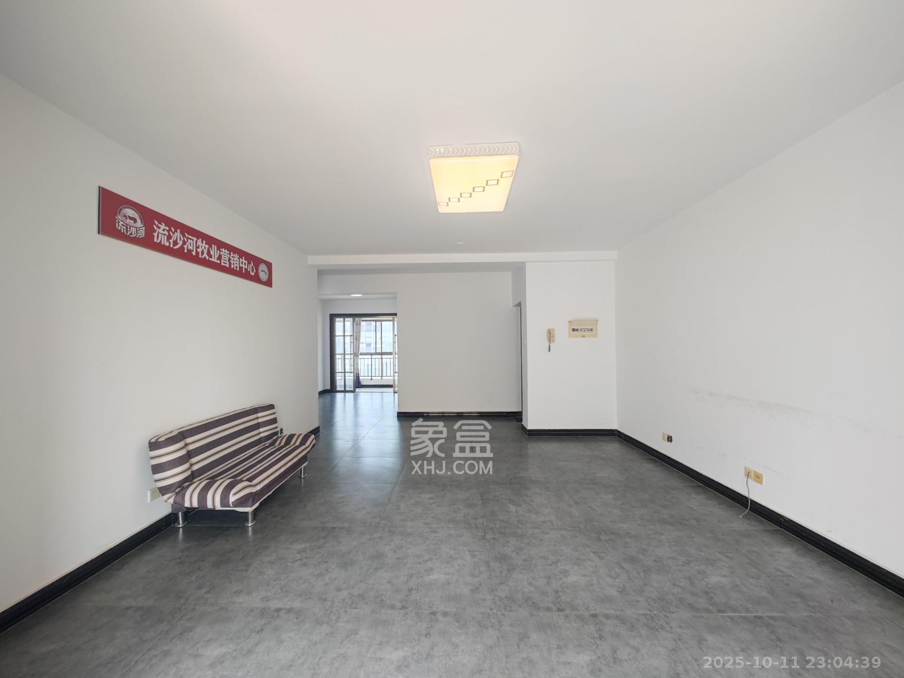 中天瑞景  3室2厅2卫    106.8万 中天瑞景  3室2厅2卫    106.8万客厅