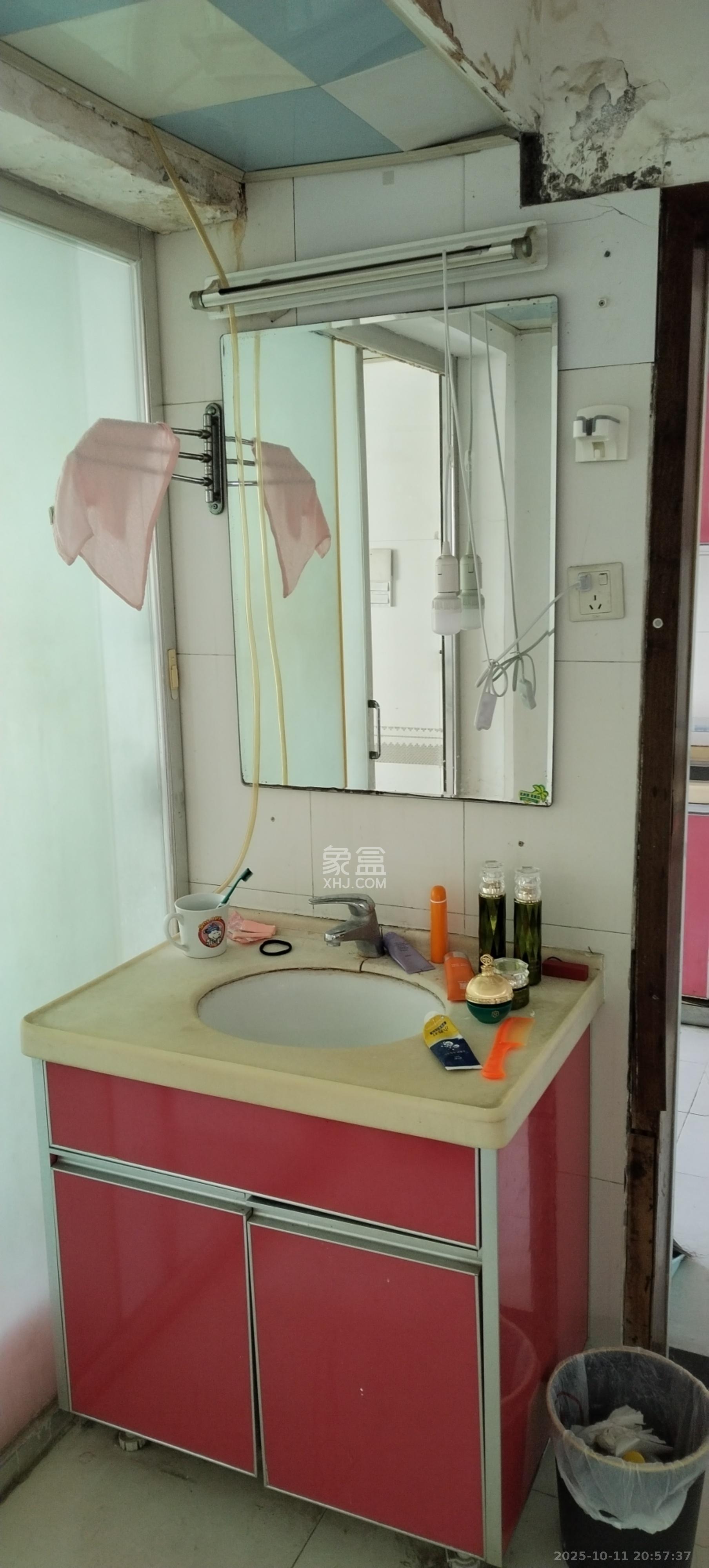 莲湖大厦 3室2厅2卫 2200.0元/月 莲湖大厦 3室2厅2卫 2200.0元/月室内图