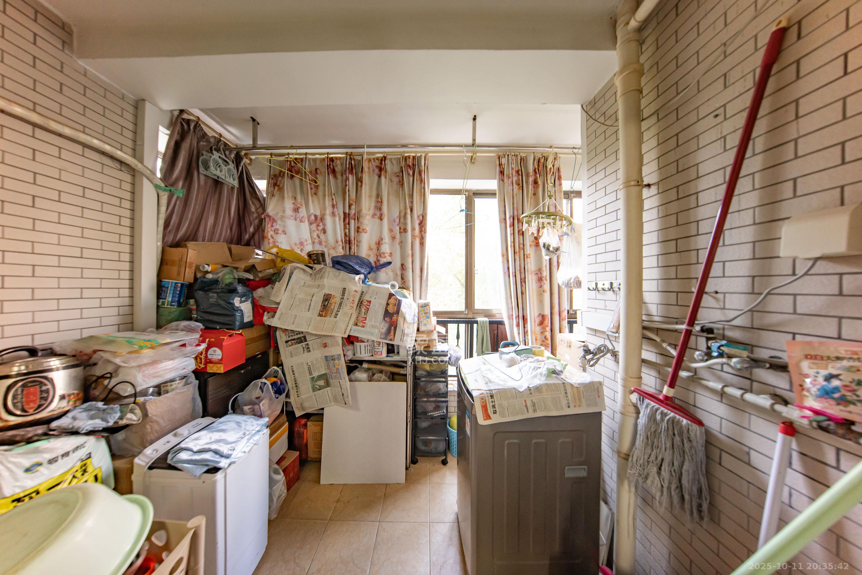 江山帝景雅典  4室2厅2卫    130.0万阳台