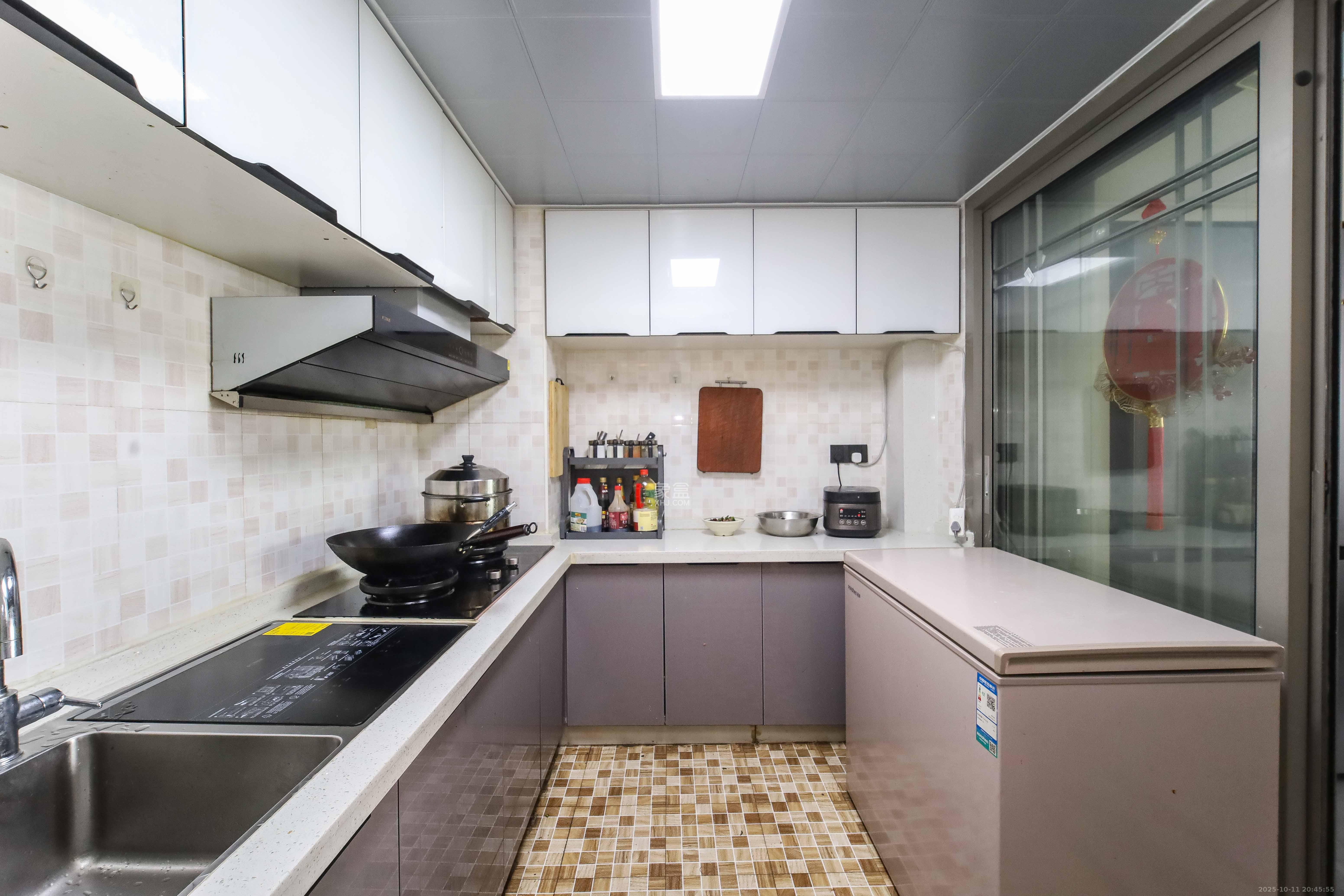 高桥现代商贸城 3室2厅2卫 88.0万 高桥现代商贸城 3室2厅2卫 88.0万厨房