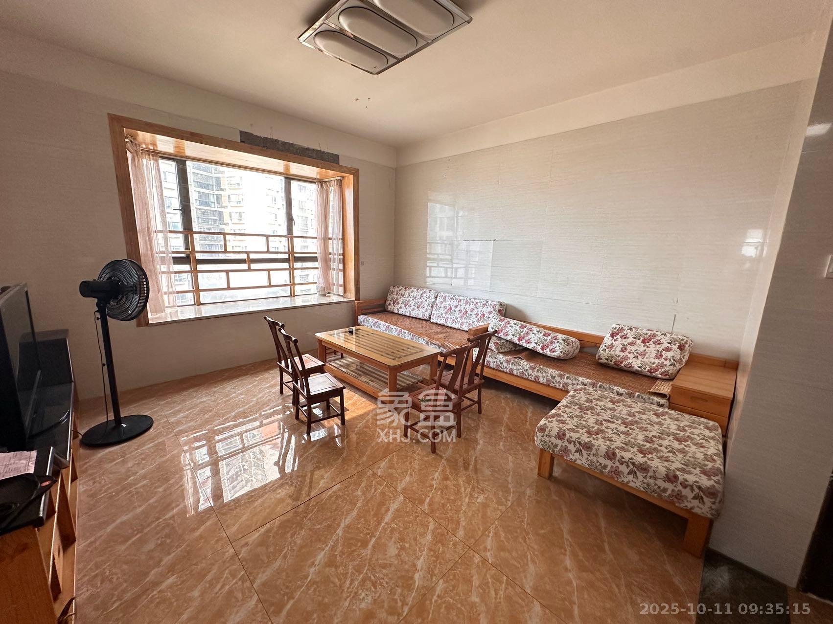 德庆水韵山城  2室1厅1卫    1600.0元/月 德庆水韵山城  2室1厅1卫    1600.0元/月室内图