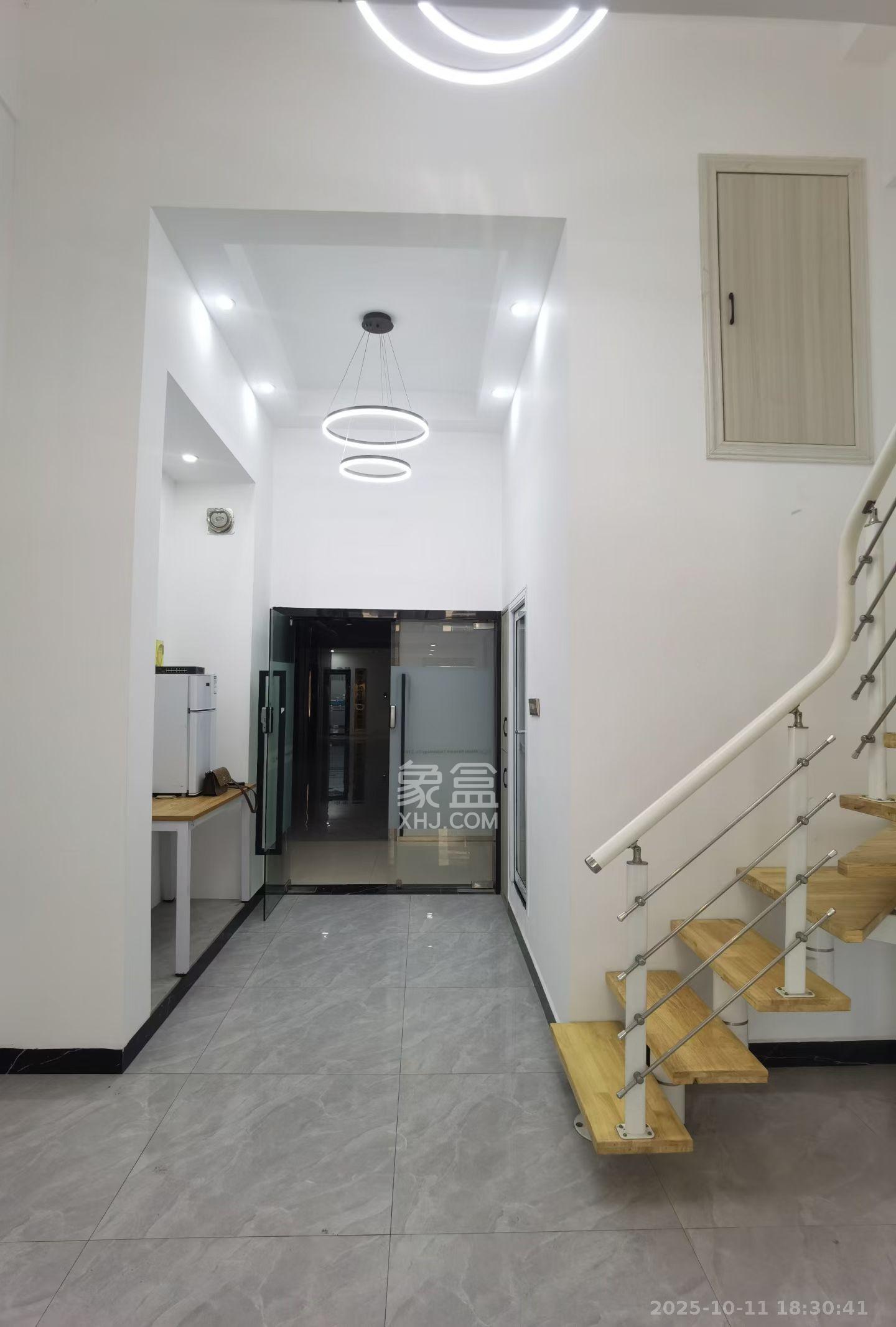 华润置地广场二期  1室1厅1卫    1600.0元/月室内图