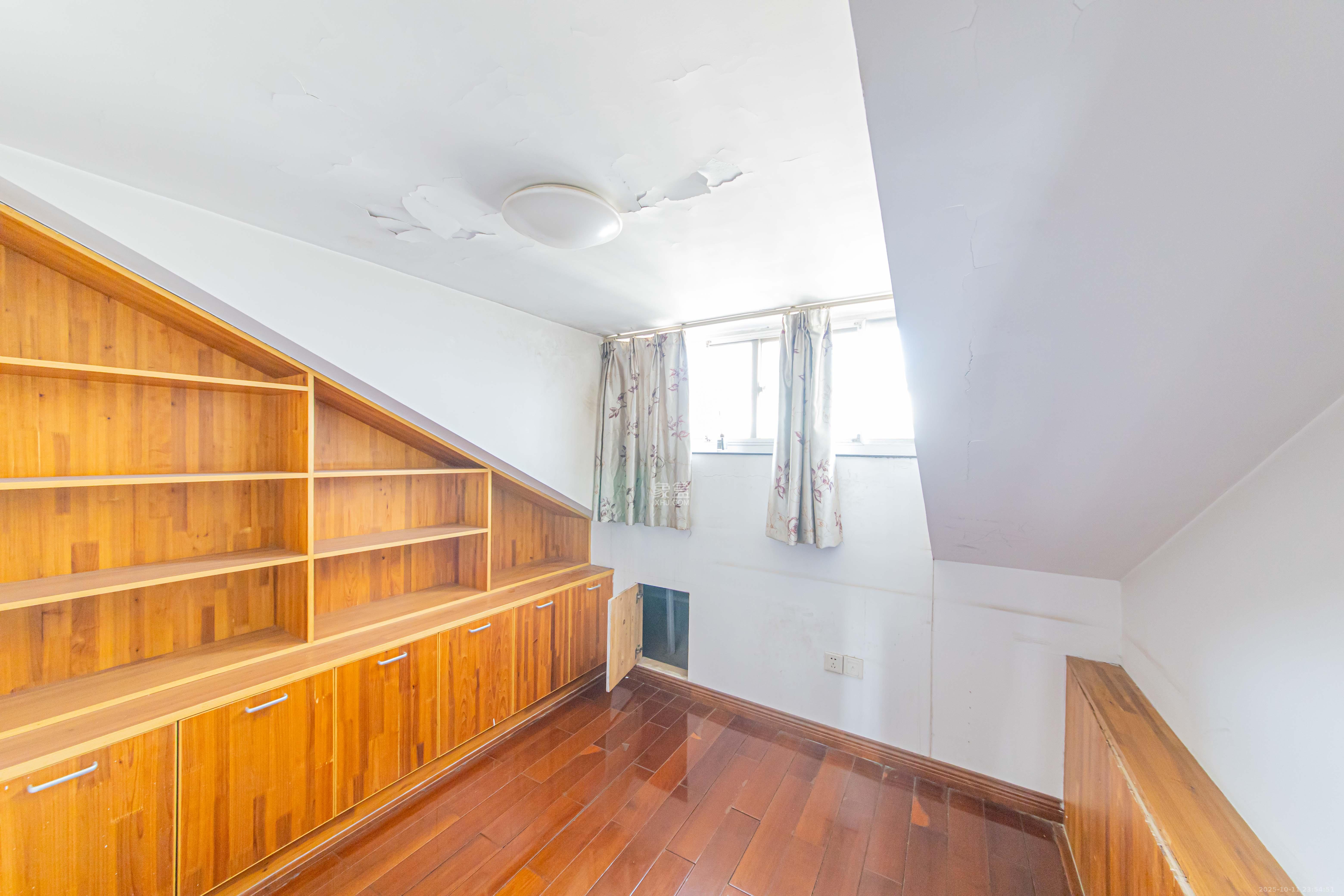 九峰小区(一二三四区) 4室2厅2卫 264.0万 九峰小区(一二三四区) 4室2厅2卫 264.0万其他