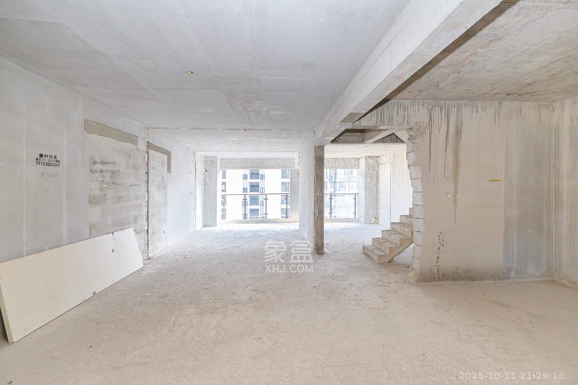 润和湘江天地C区 4室2厅2卫 110.0万 润和湘江天地C区 4室2厅2卫 110.0万客厅