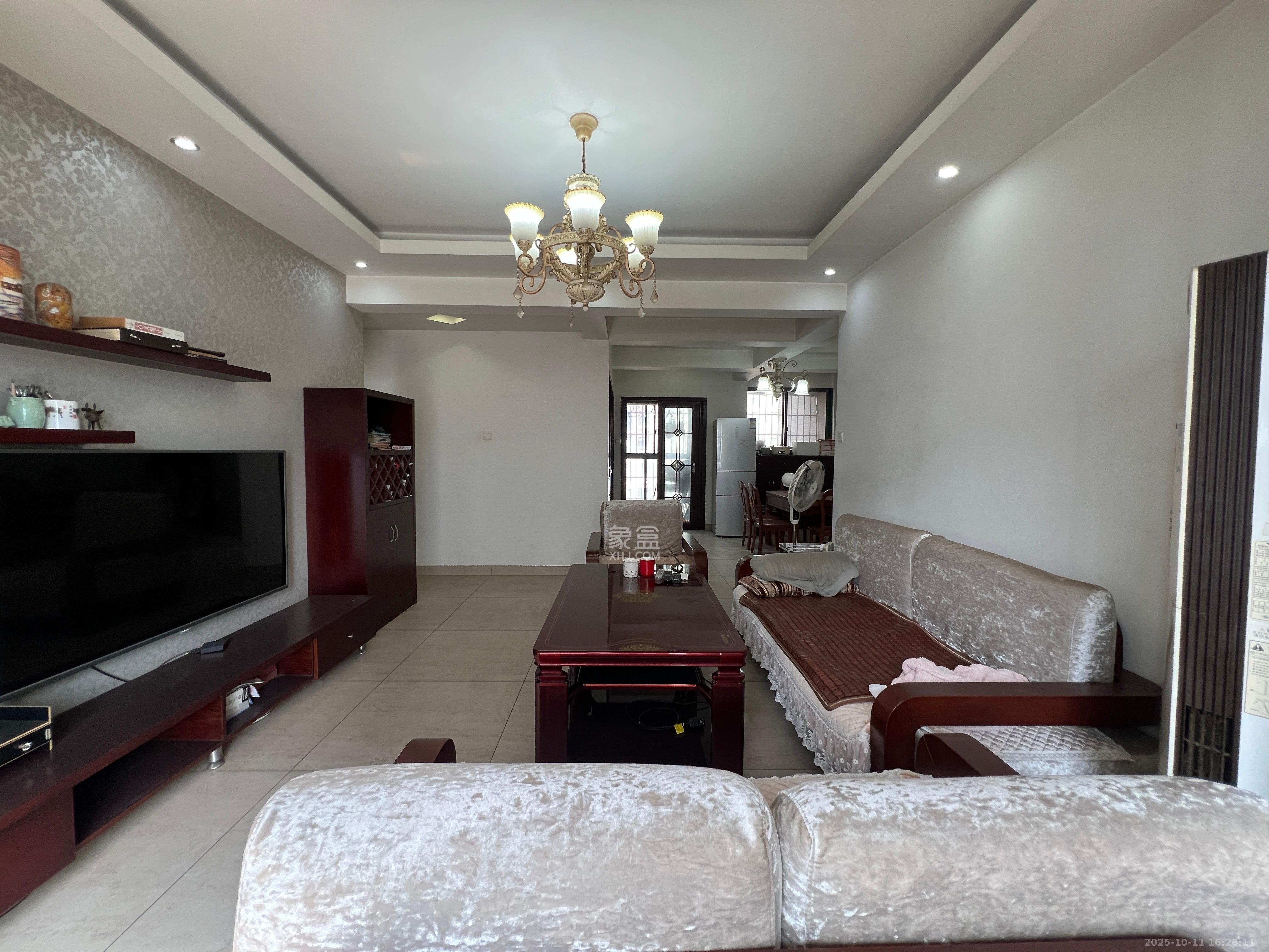 辉煌国际城一期  3室2厅2卫    2800.0元/月