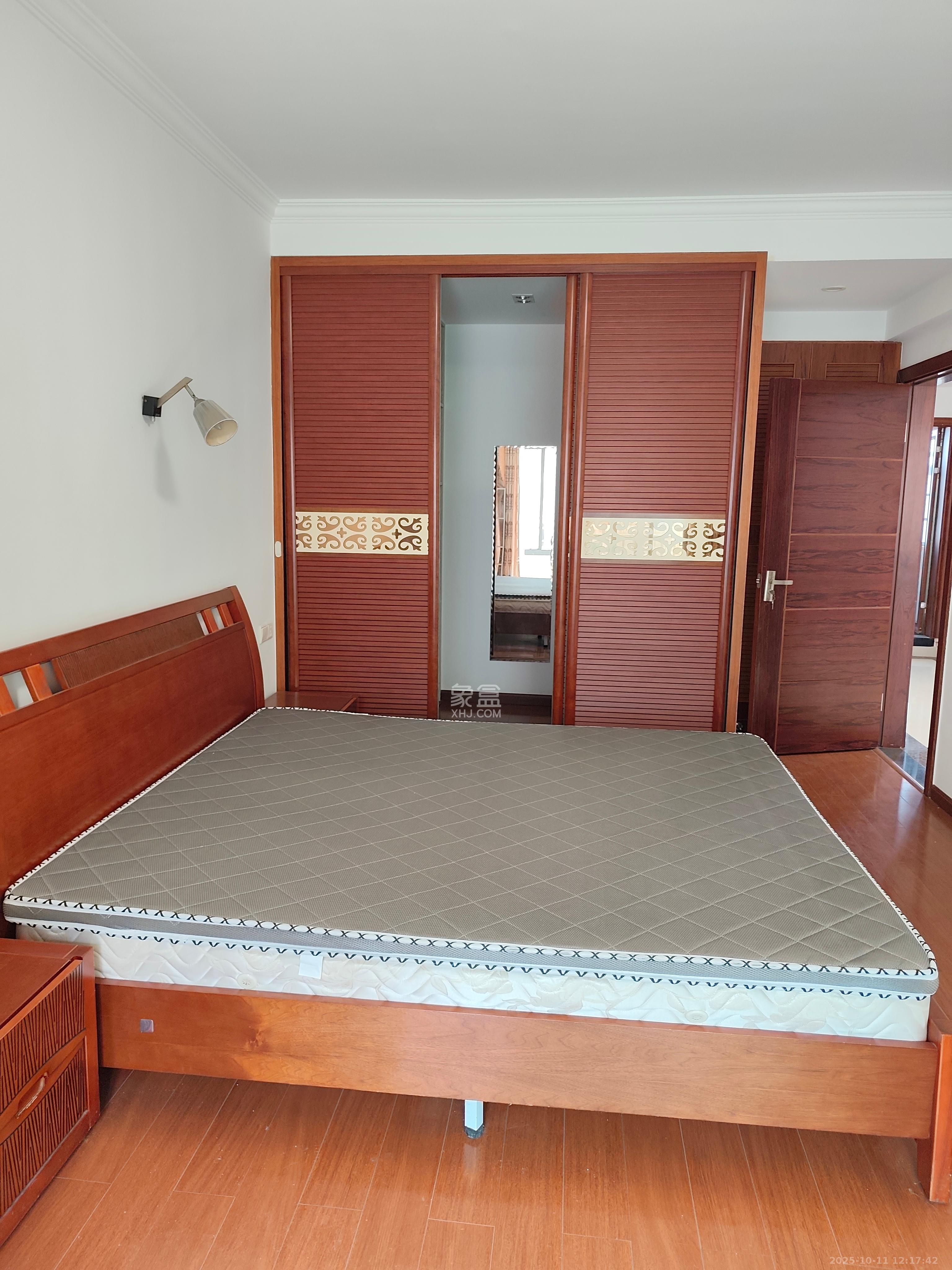 上峰苑(兰亭玥岛)  3室2厅2卫    2500.0元/月 上峰苑(兰亭玥岛)  3室2厅2卫    2500.0元/月室内图