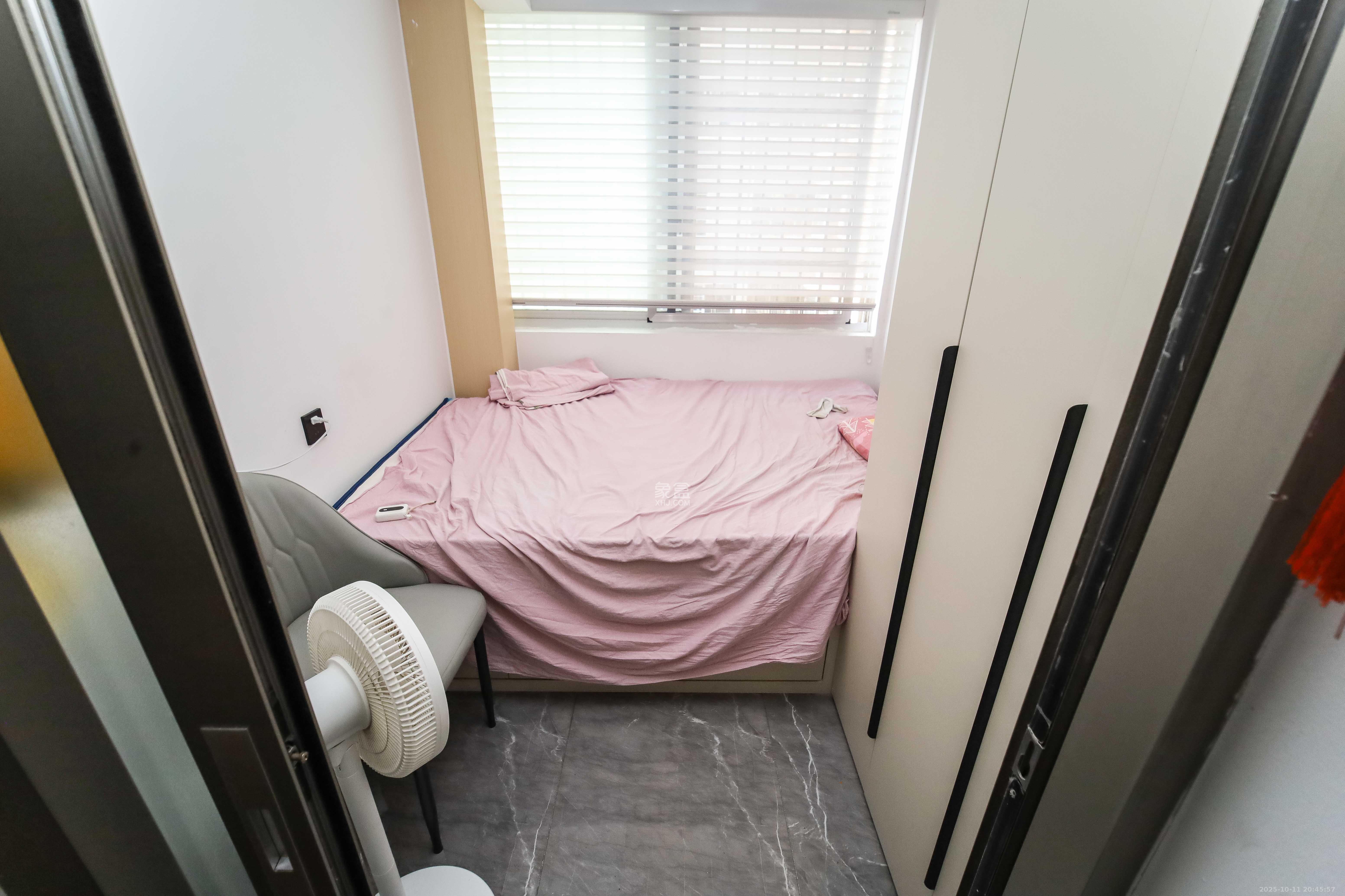 高桥现代商贸城 3室2厅2卫 88.0万 高桥现代商贸城 3室2厅2卫 88.0万卧室