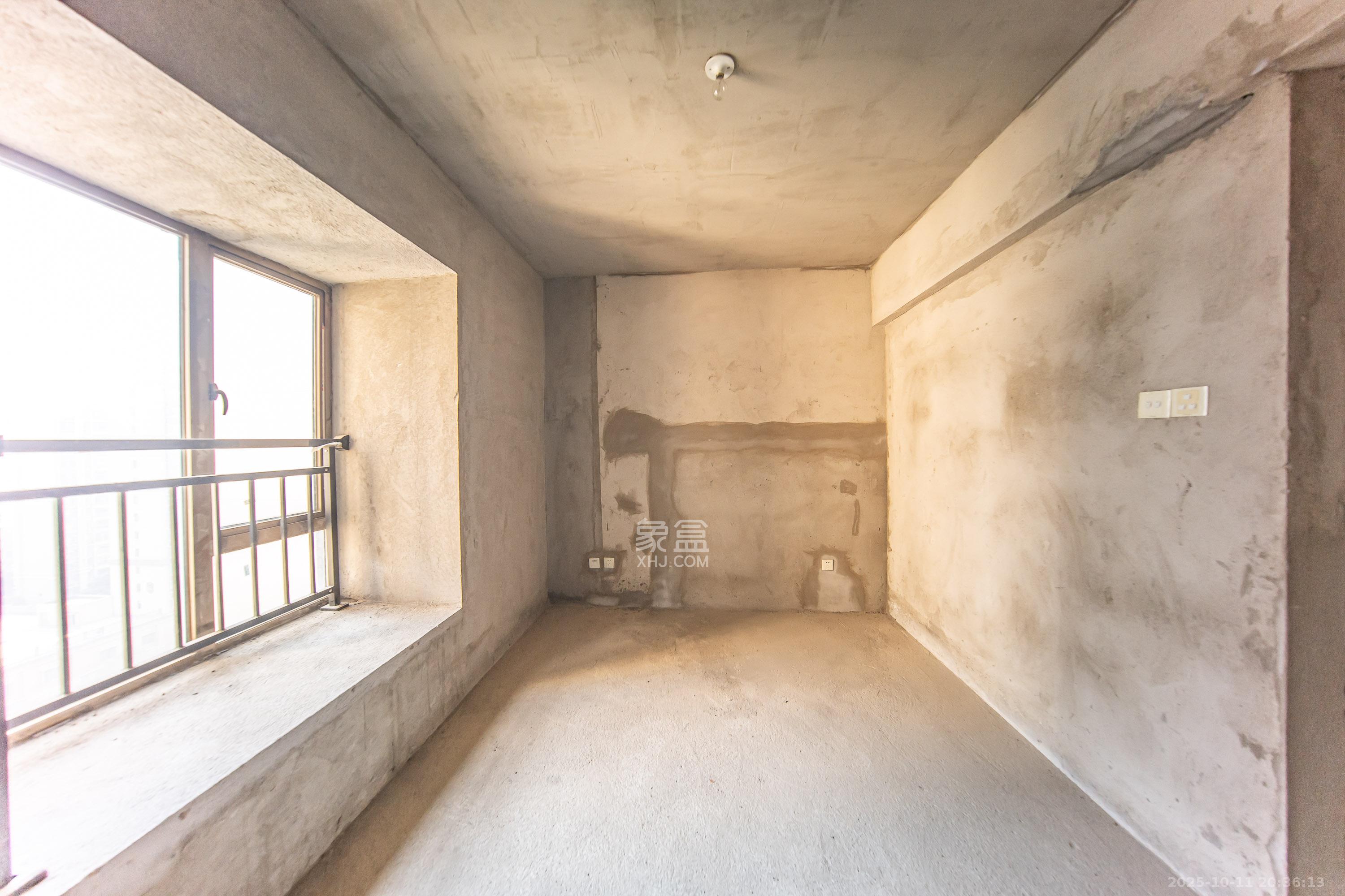 江山帝景哈佛  3室2厅2卫    78.0万卧室