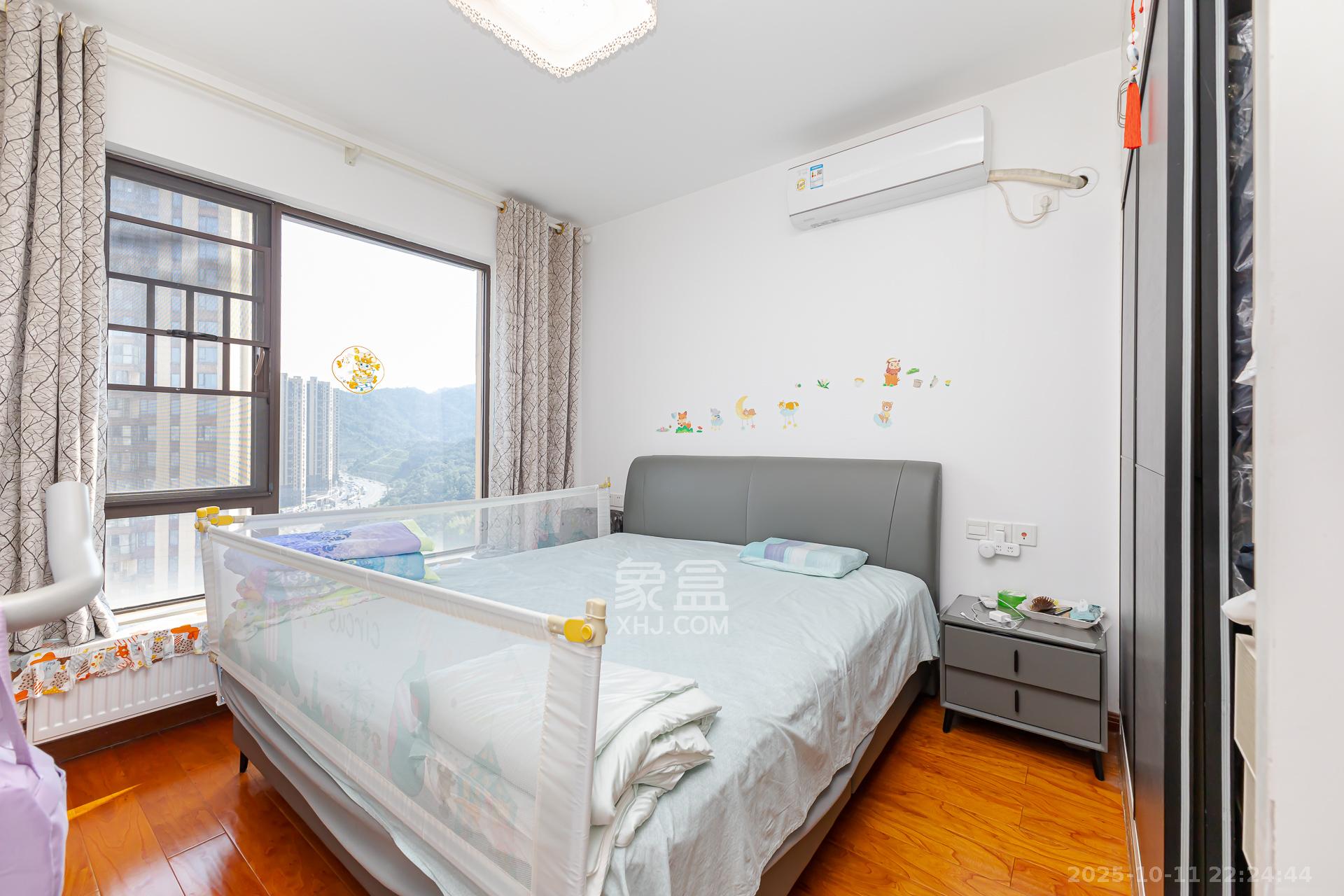 龙湖湘风原著（龙湖湘风星城）  4室2厅2卫    80.0万卧室