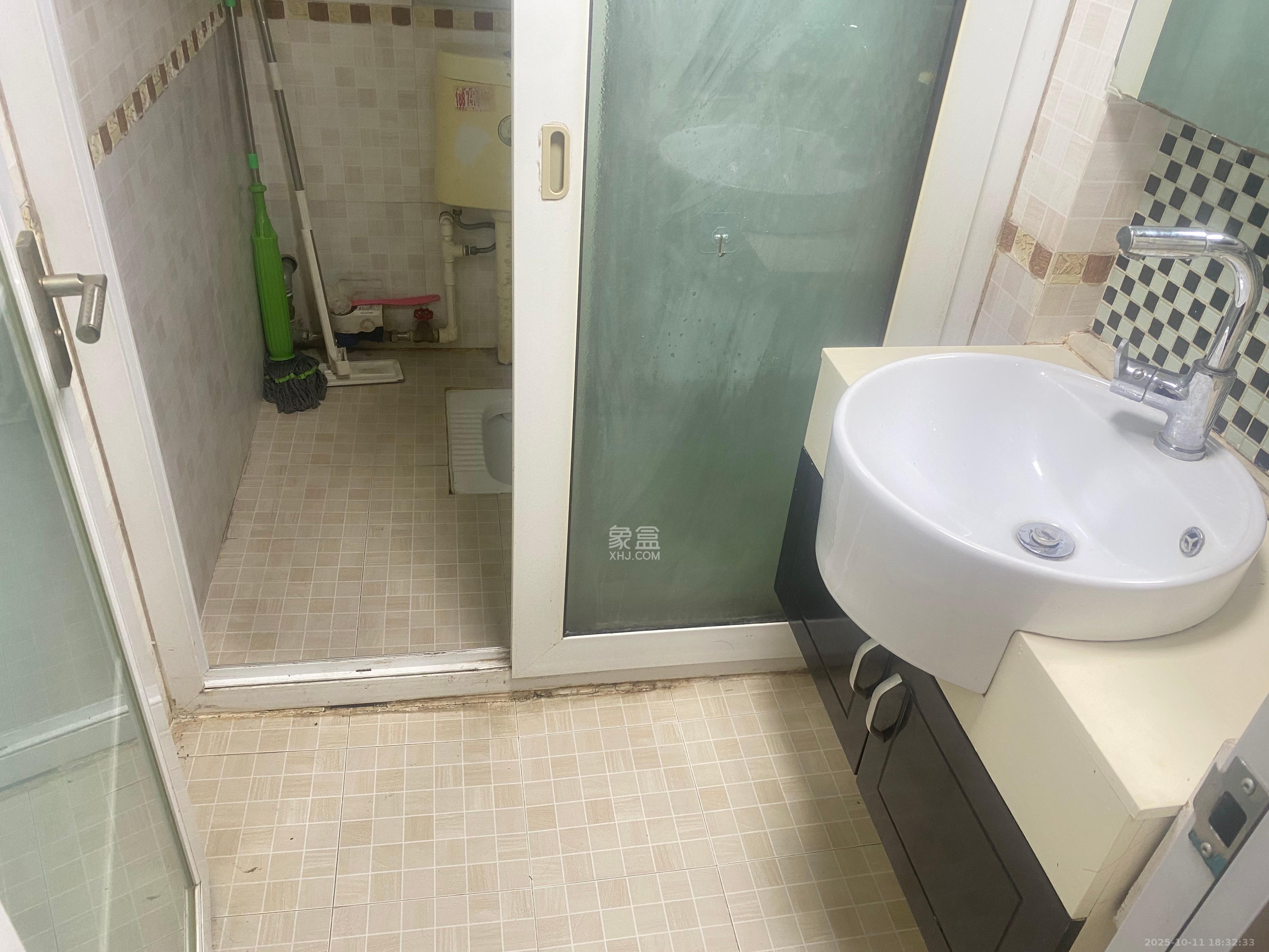 白沙啤酒公寓  2室2厅1卫    1800.0元/月 白沙啤酒公寓  2室2厅1卫    1800.0元/月室内图