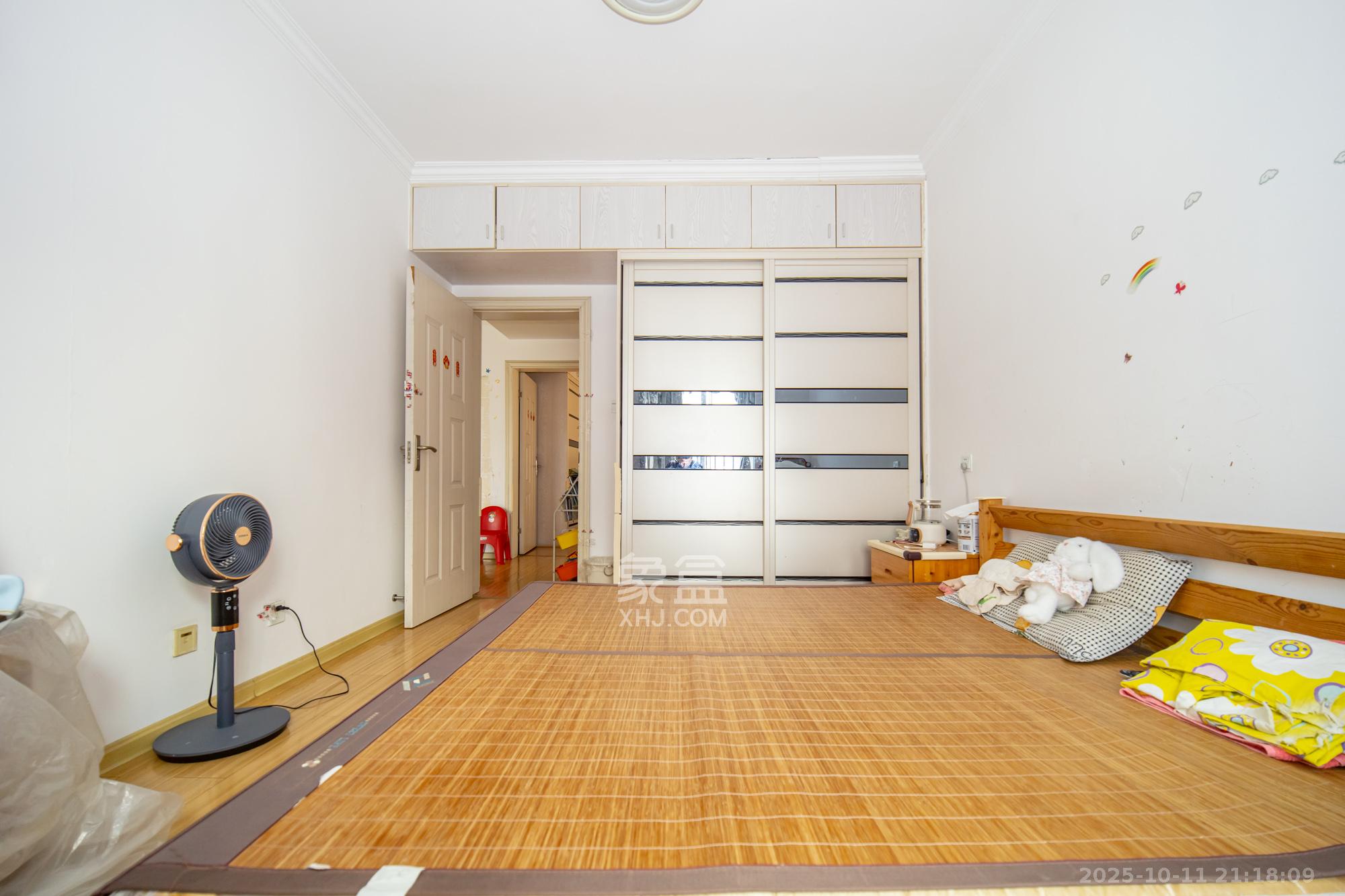 恒广国际景园一二区  2室2厅1卫    54.0万 恒广国际景园一二区  2室2厅1卫    54.0万卧室