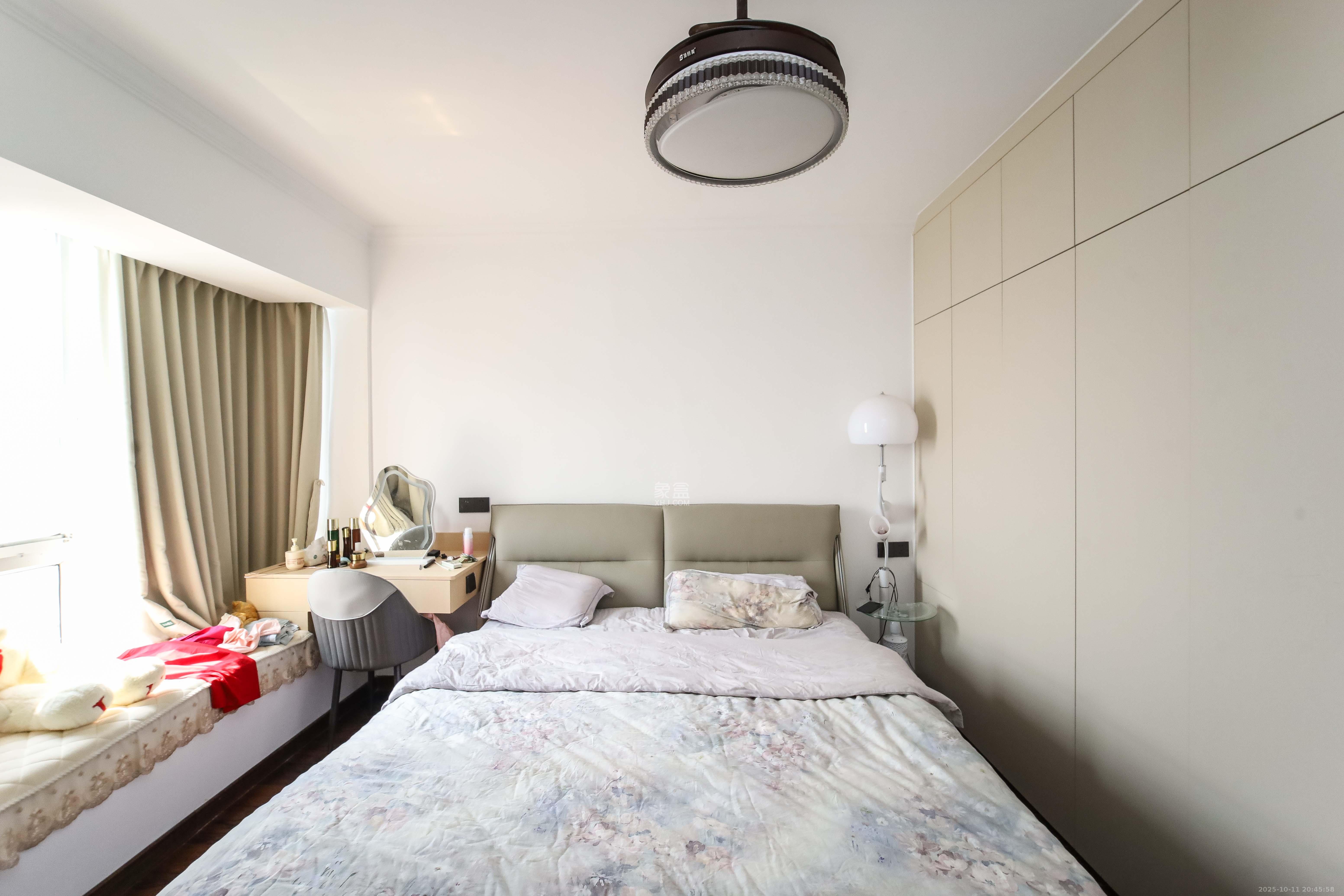 高桥现代商贸城 3室2厅2卫 88.0万 高桥现代商贸城 3室2厅2卫 88.0万卧室