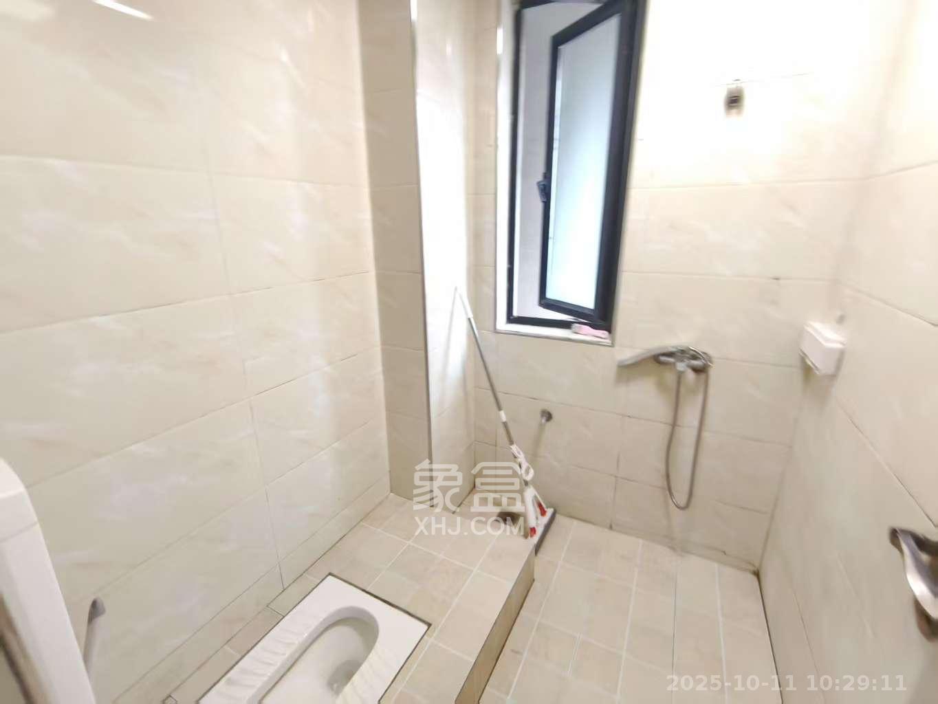 好莱城（弘德西街）  2室2厅2卫    1700.0元/月室内图