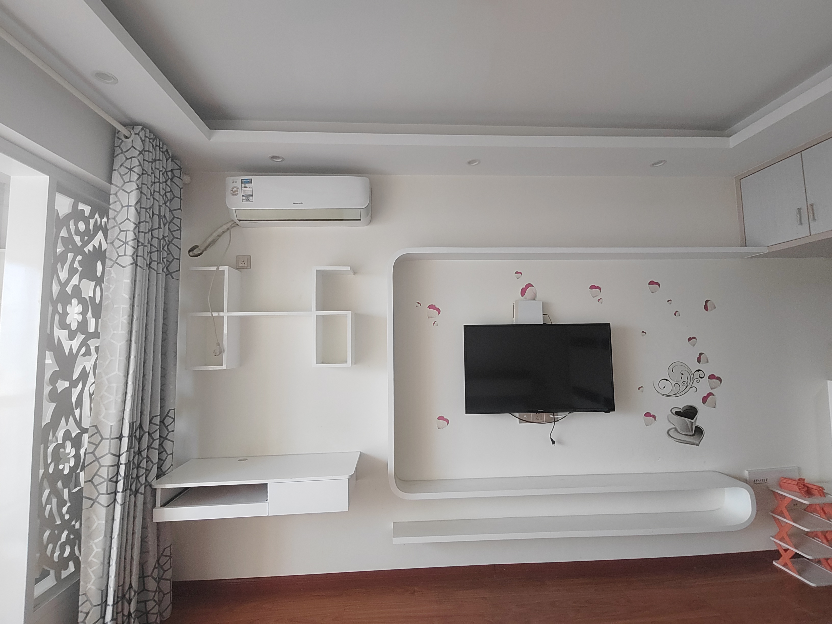 逸臣中央 1室1厅1卫 1500.0元/月 逸臣中央 1室1厅1卫 1500.0元/月室内图