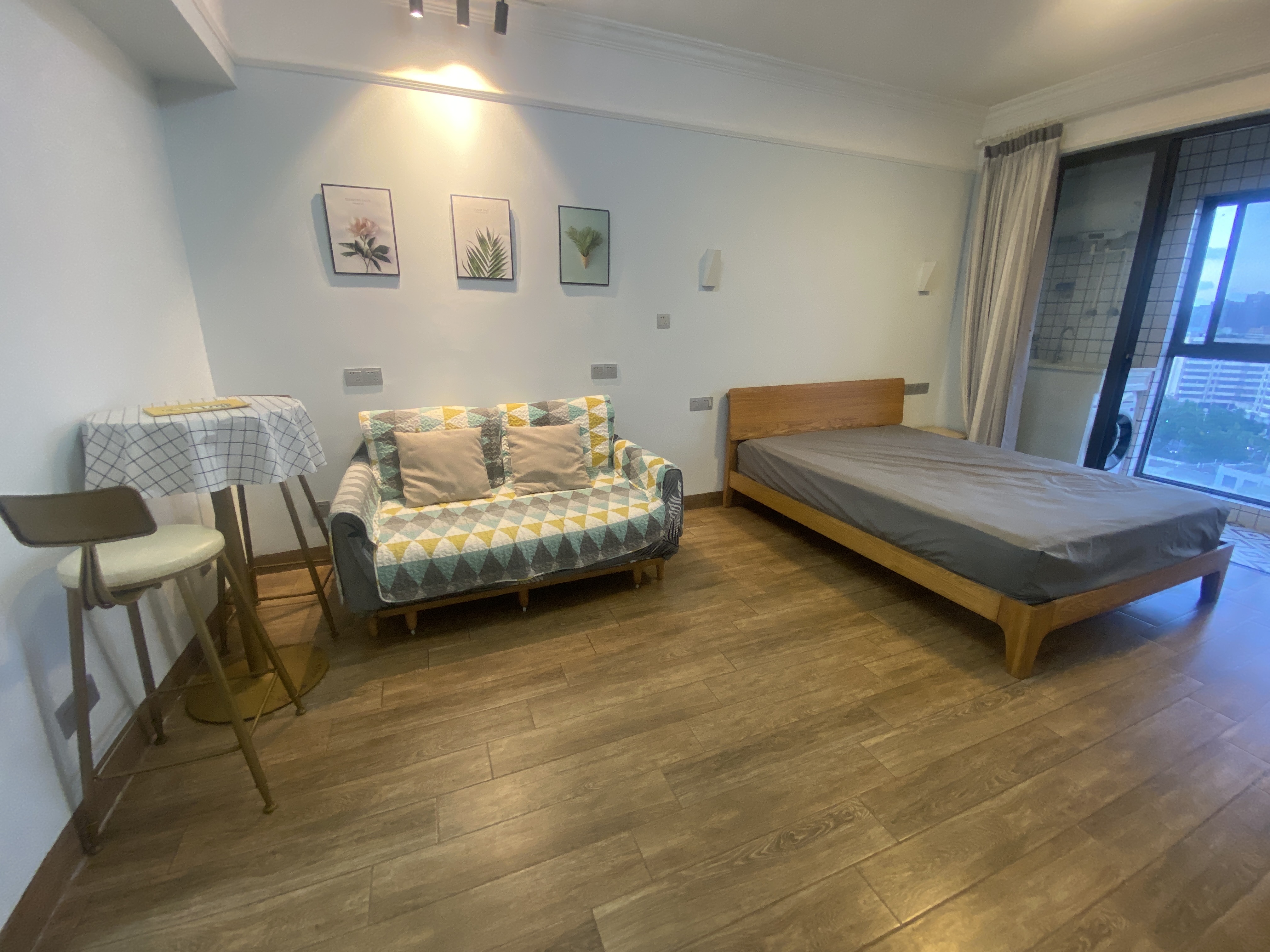 东线一号 1室1厅1卫 1700.0元/月 东线一号 1室1厅1卫 1700.0元/月室内图