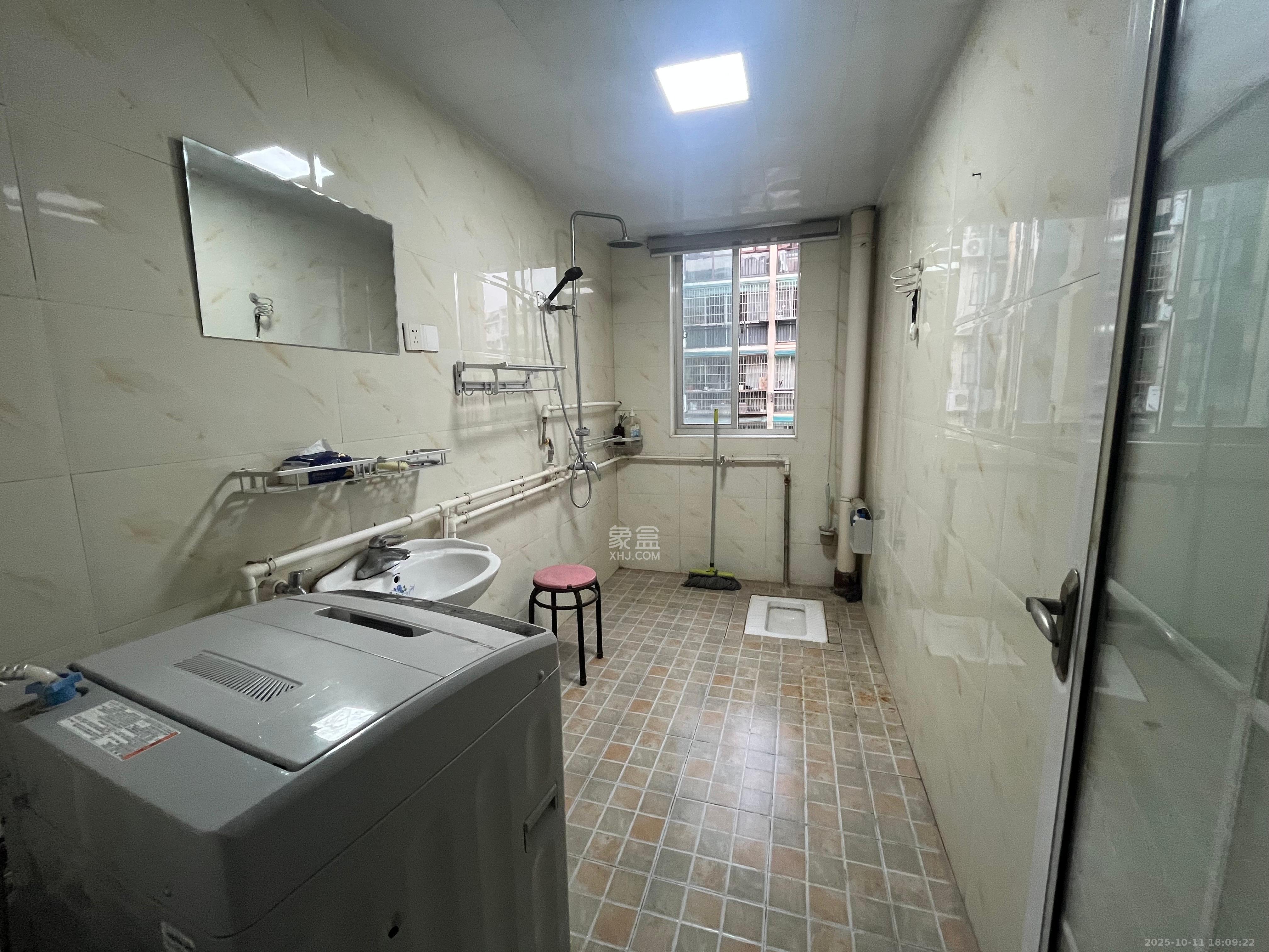 九峰小区（一二三四区）  4室2厅2卫    2400.0元/月室内图