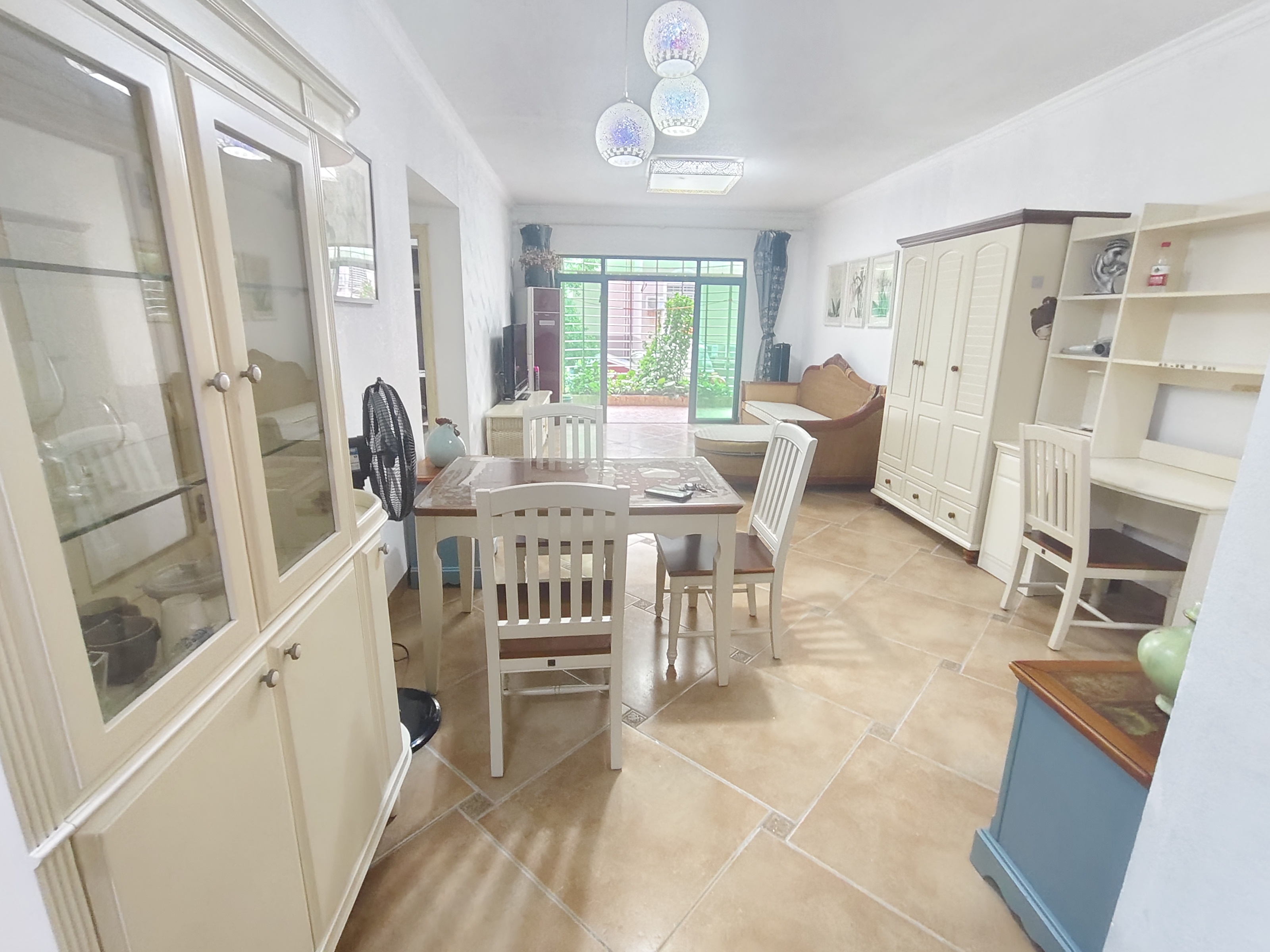 现代花园一期  2室2厅1卫    120.0万客厅