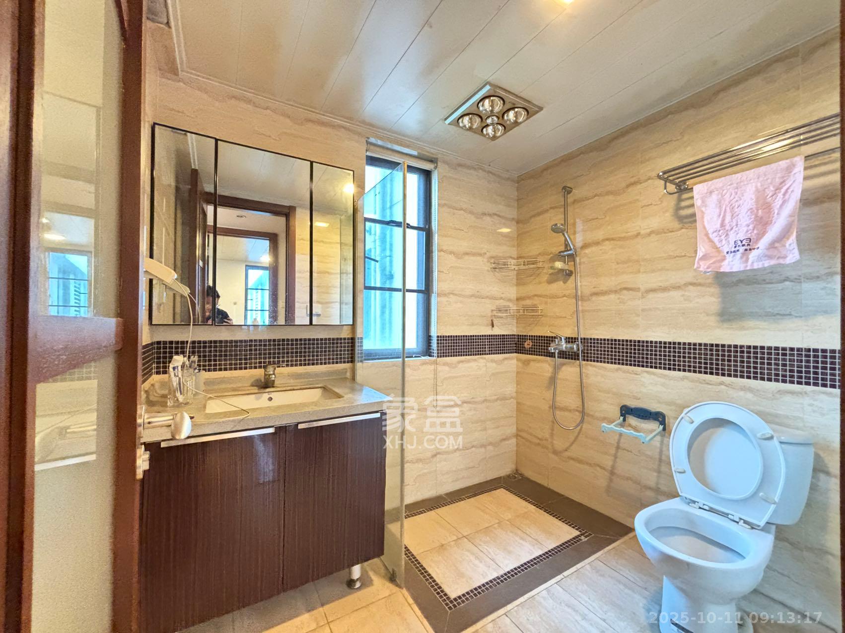 万科城 3室2厅2卫 2500.0元/月 万科城 3室2厅2卫 2500.0元/月室内图