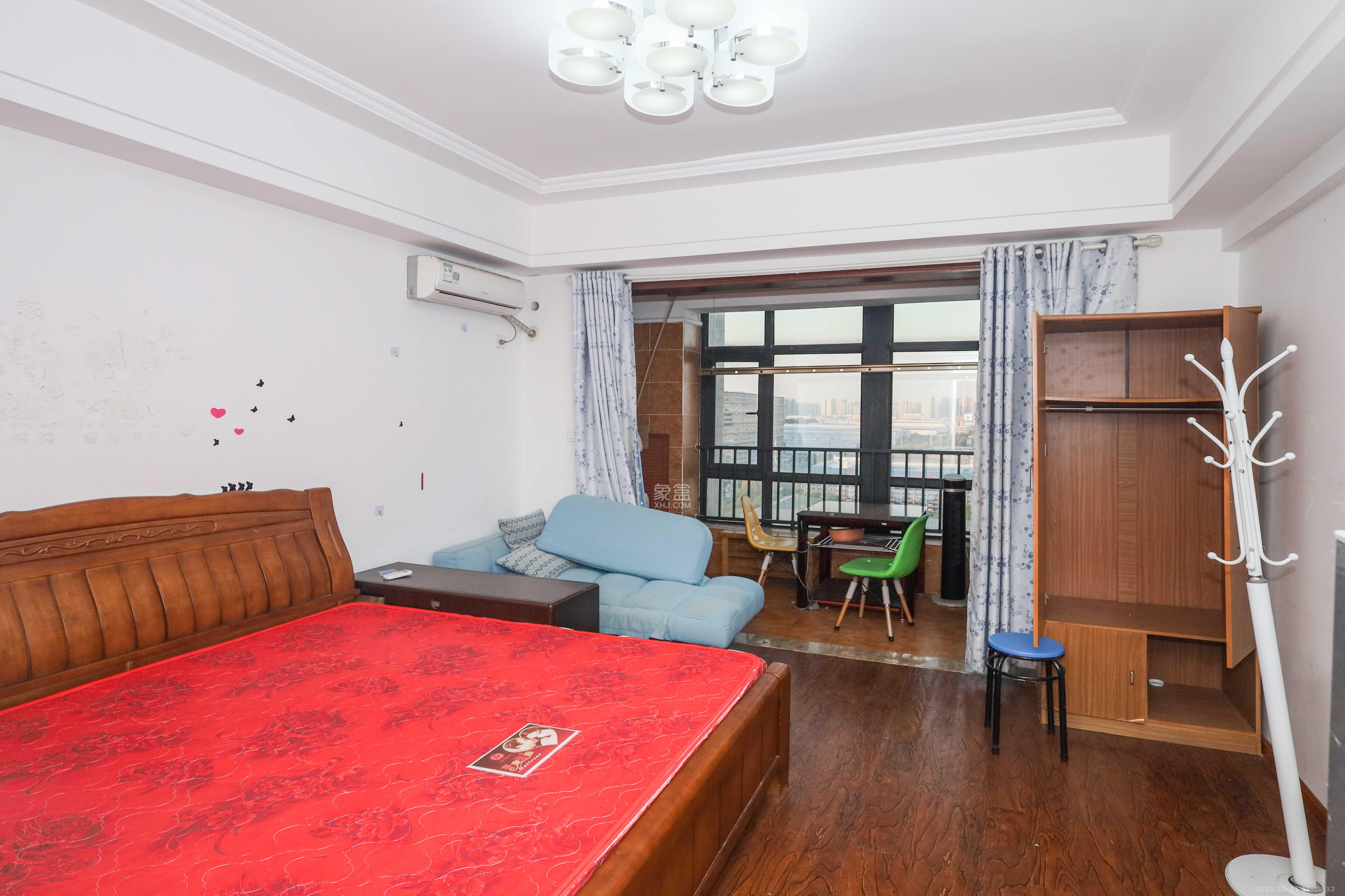 天元涉外景园B区 1室1厅1卫 20.0万 天元涉外景园B区 1室1厅1卫 20.0万客厅