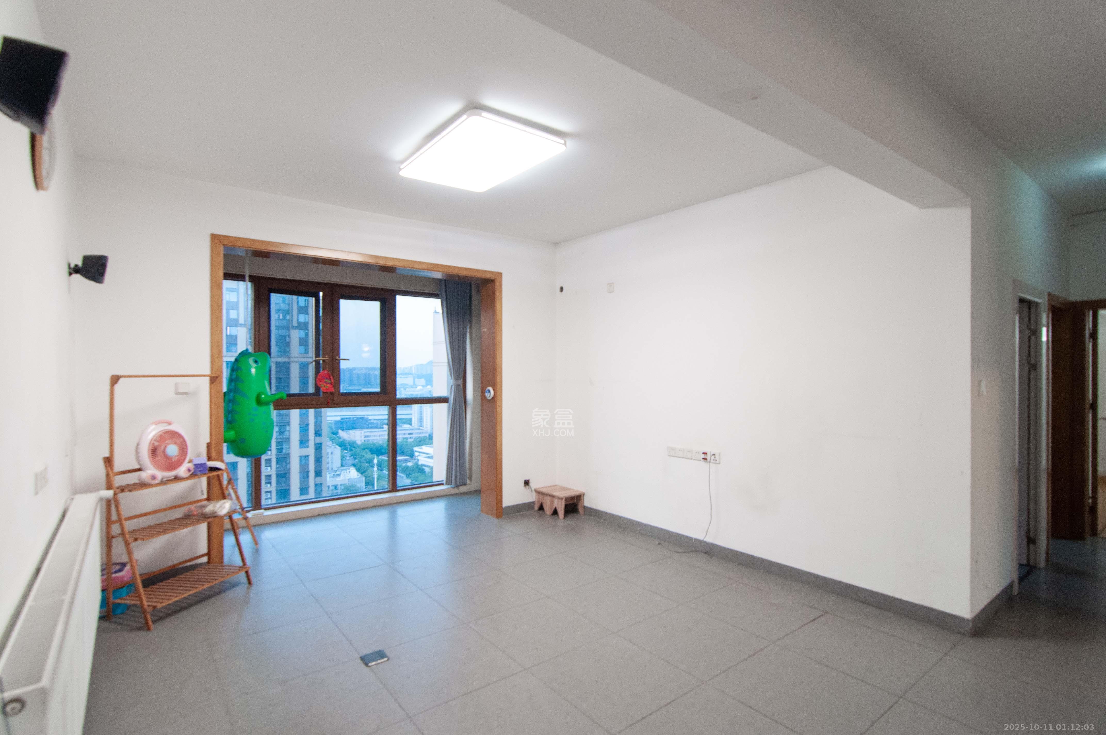 红星紫檀溪苑 4室2厅2卫 108.0万 红星紫檀溪苑 4室2厅2卫 108.0万客厅