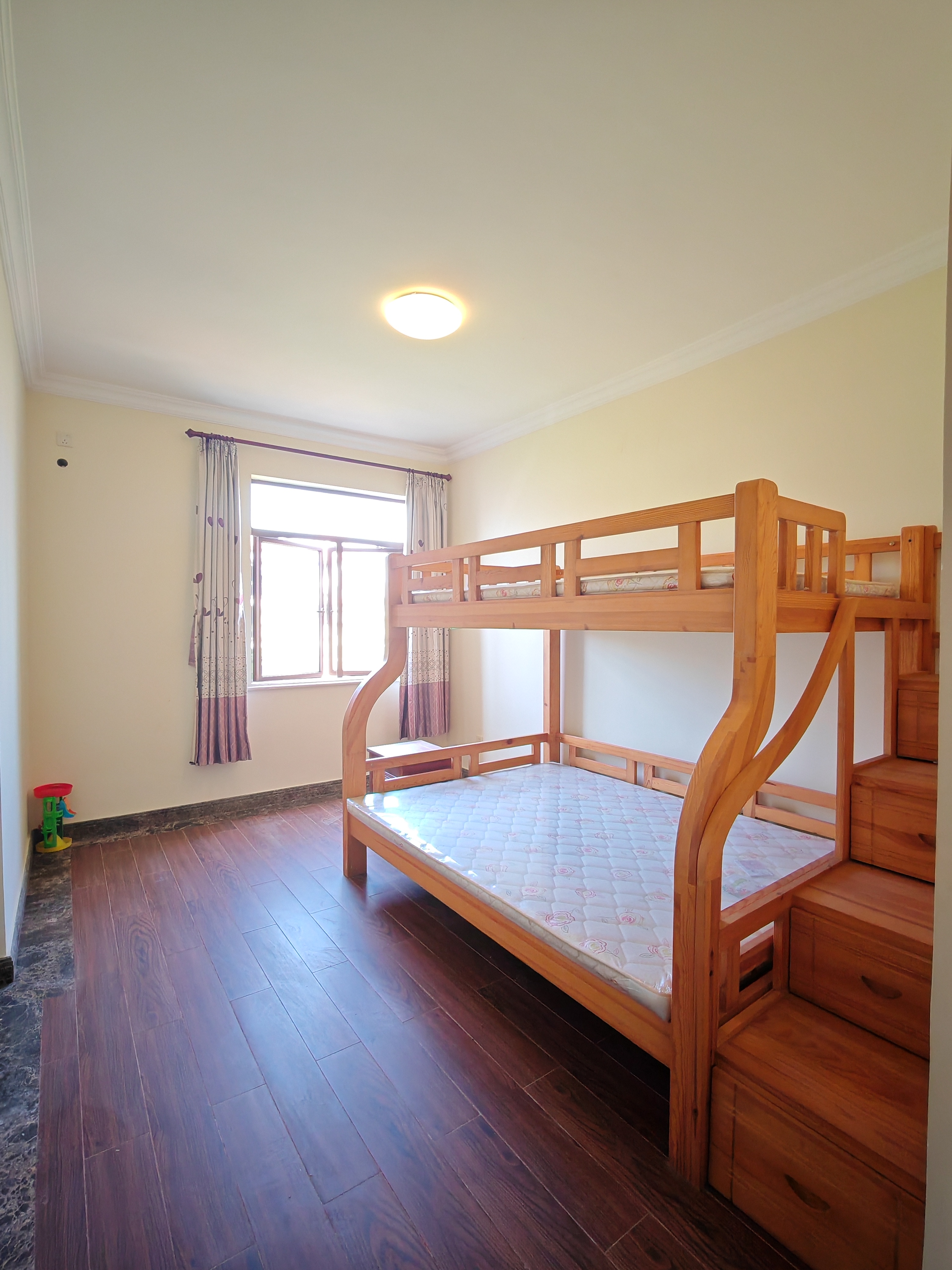 富力盈溪谷  4室2厅2卫    3200.0元/月室内图