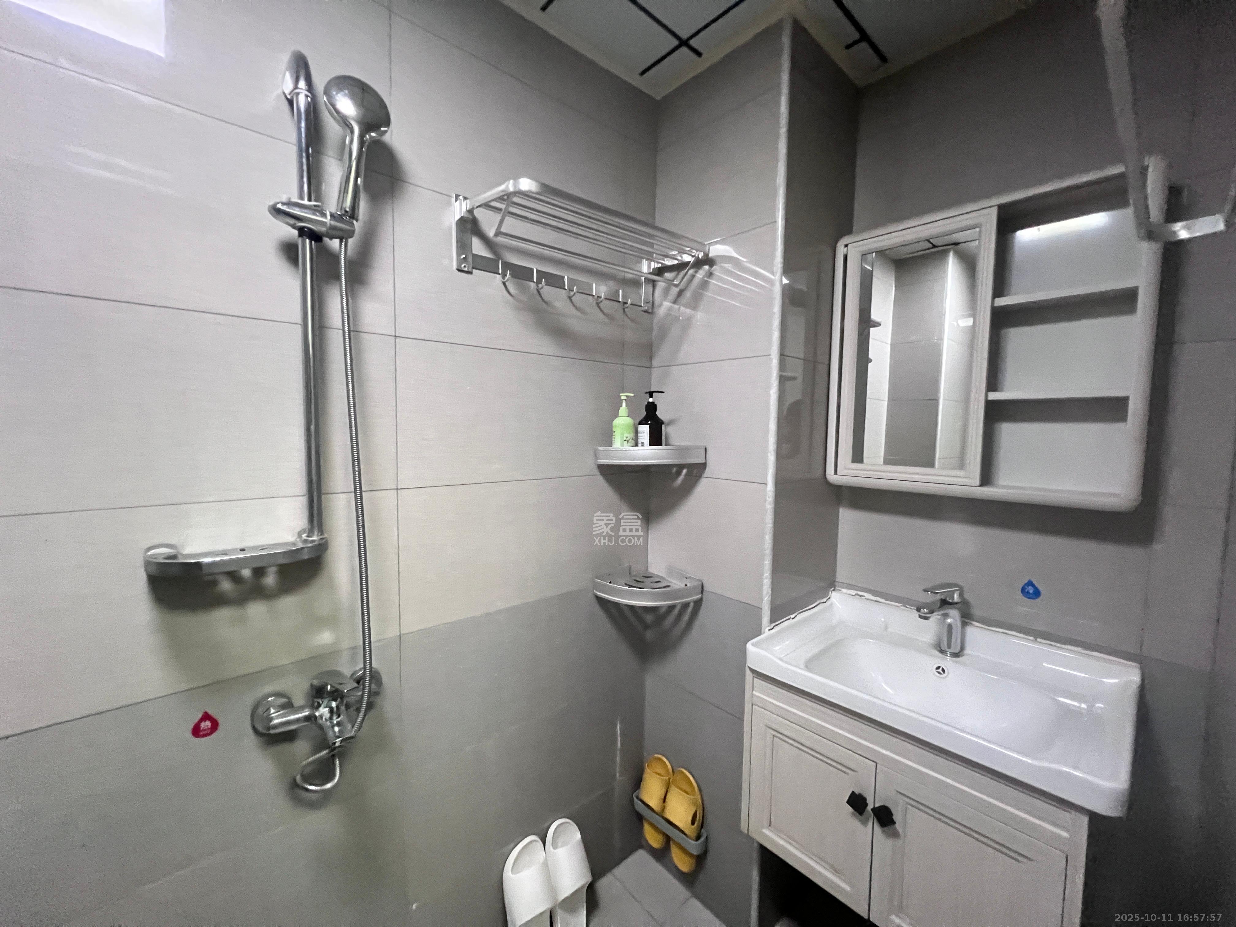 长沙高铁吾悦广场 1室1厅1卫 1400.0元/月 长沙高铁吾悦广场 1室1厅1卫 1400.0元/月室内图