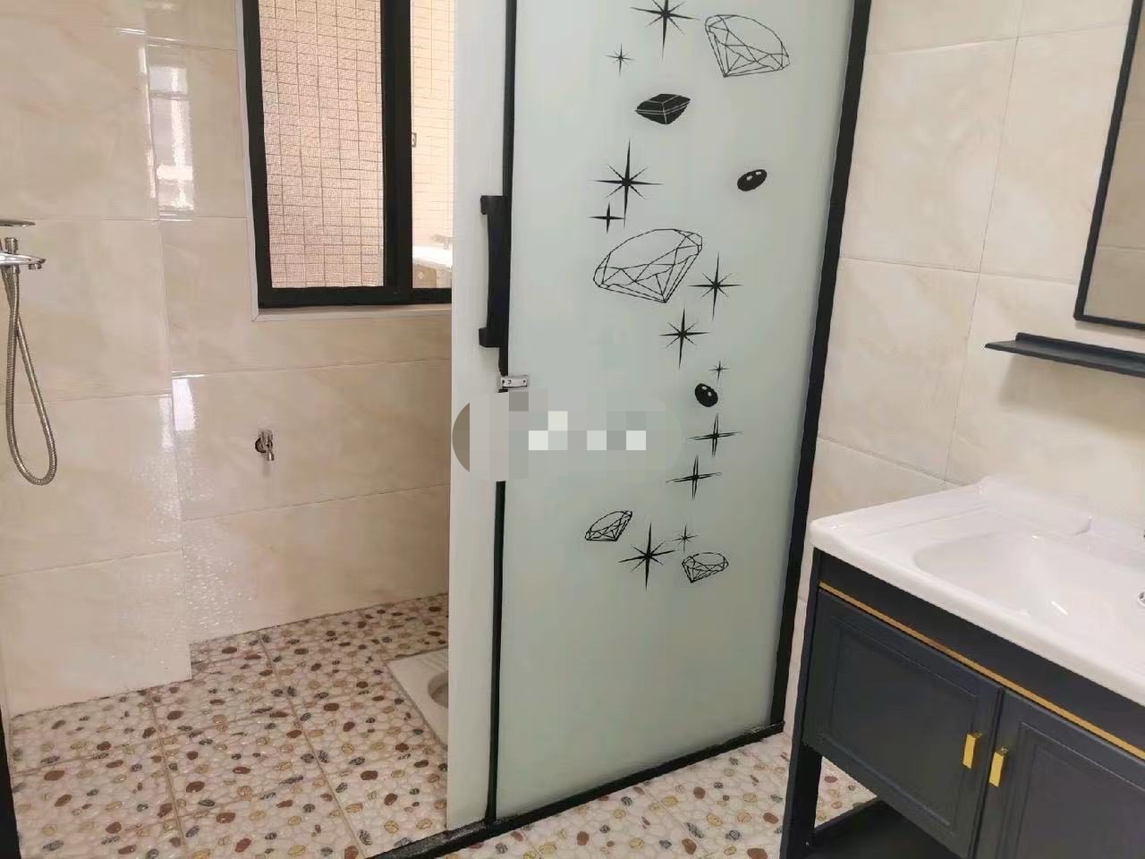 新桥花园  3室2厅2卫    2200.0元/月室内图