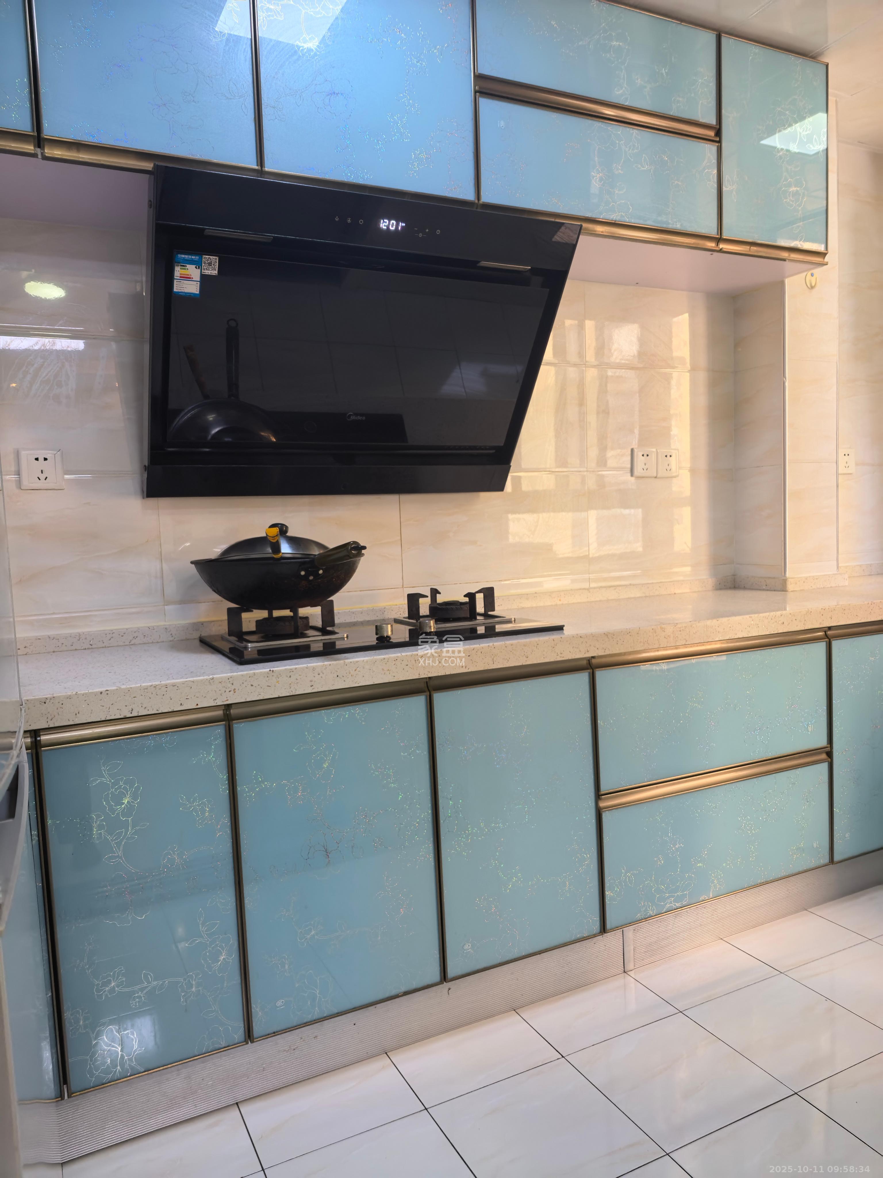 华润置地广场一期  3室2厅2卫    2000.0元/月室内图