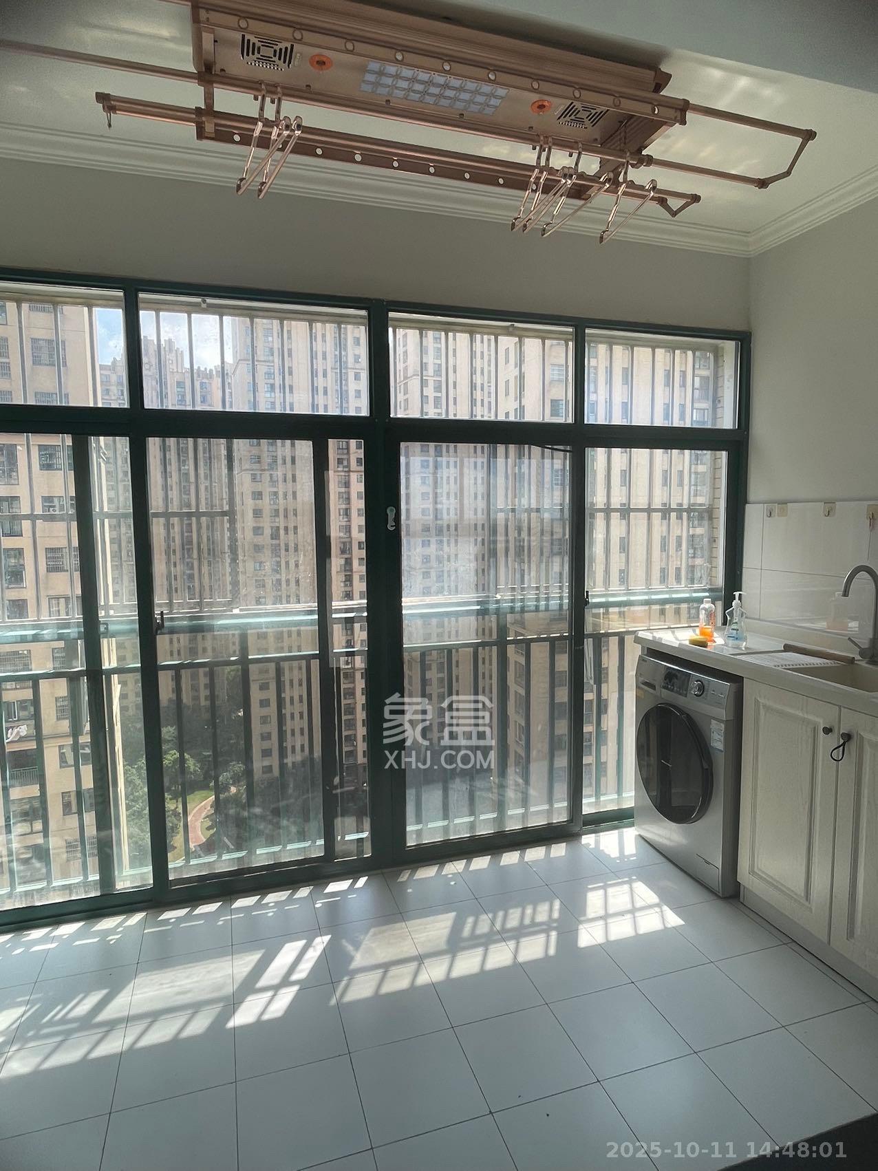 洋湖时代  3室2厅1卫    2100.0元/月室内图