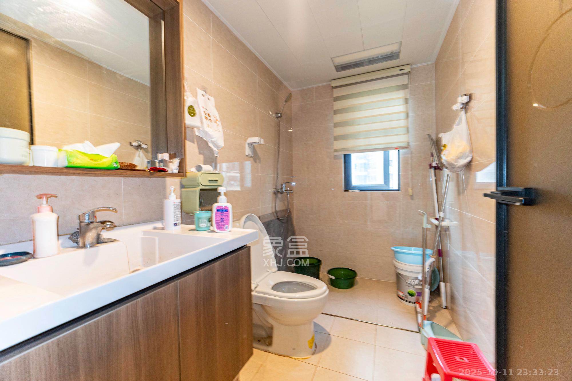 保利香槟国际 4室2厅2卫 130.0万 保利香槟国际 4室2厅2卫 130.0万卫生间