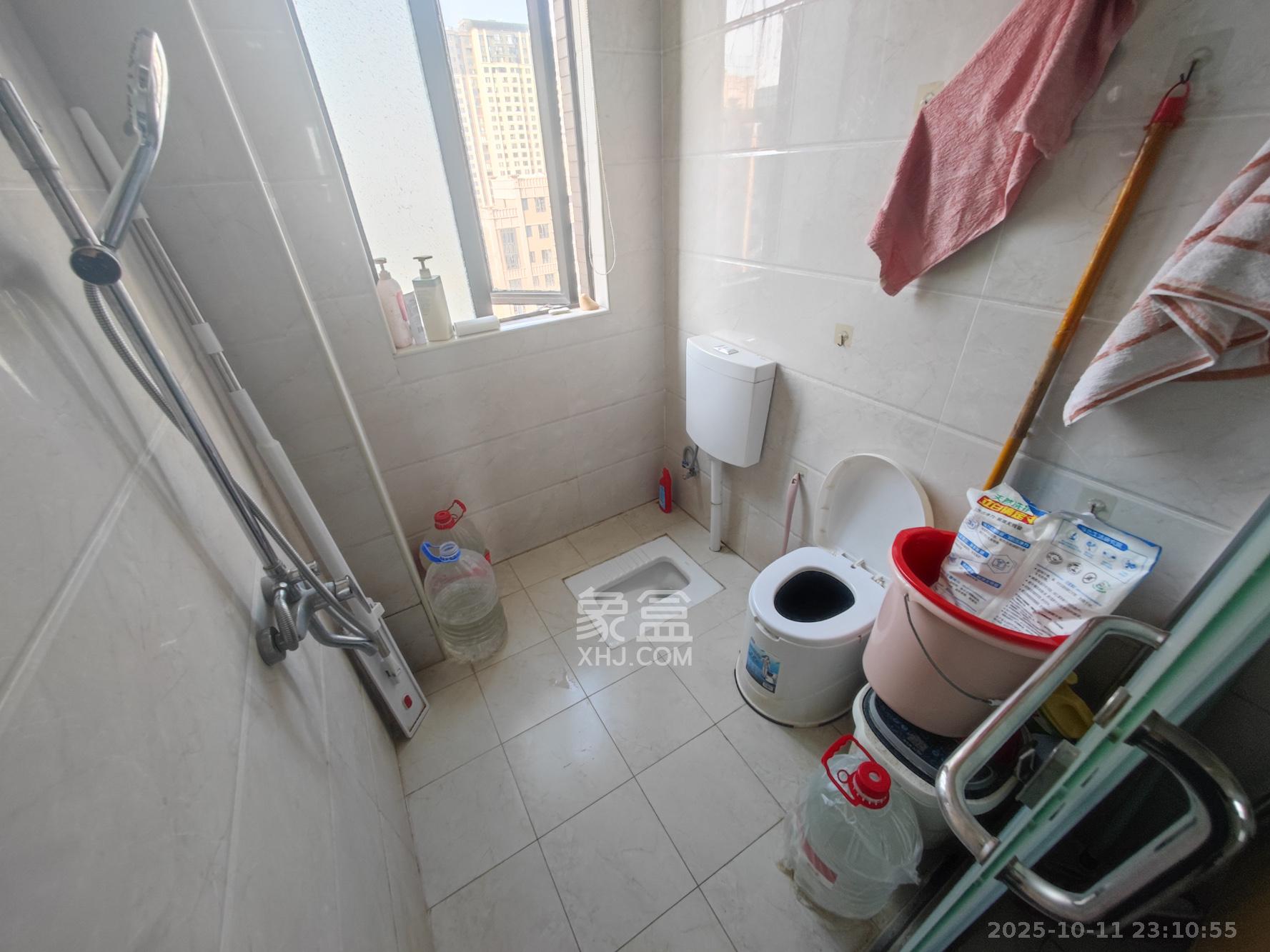 云开壹品樾玺  3室2厅2卫    119.8万卫生间