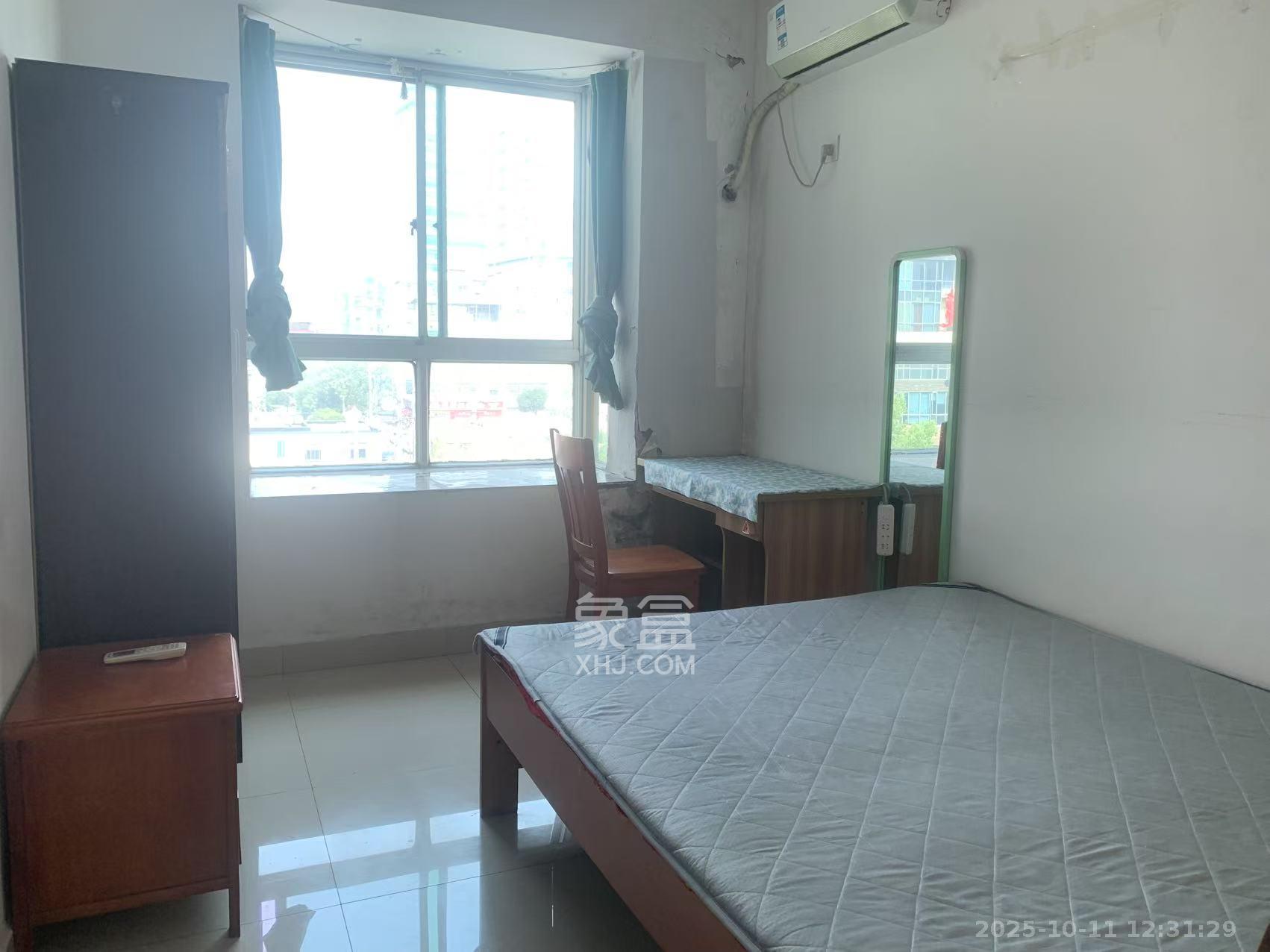 金秋小区  1室2厅1卫    2000.0元/月 金秋小区  1室2厅1卫    2000.0元/月室内图