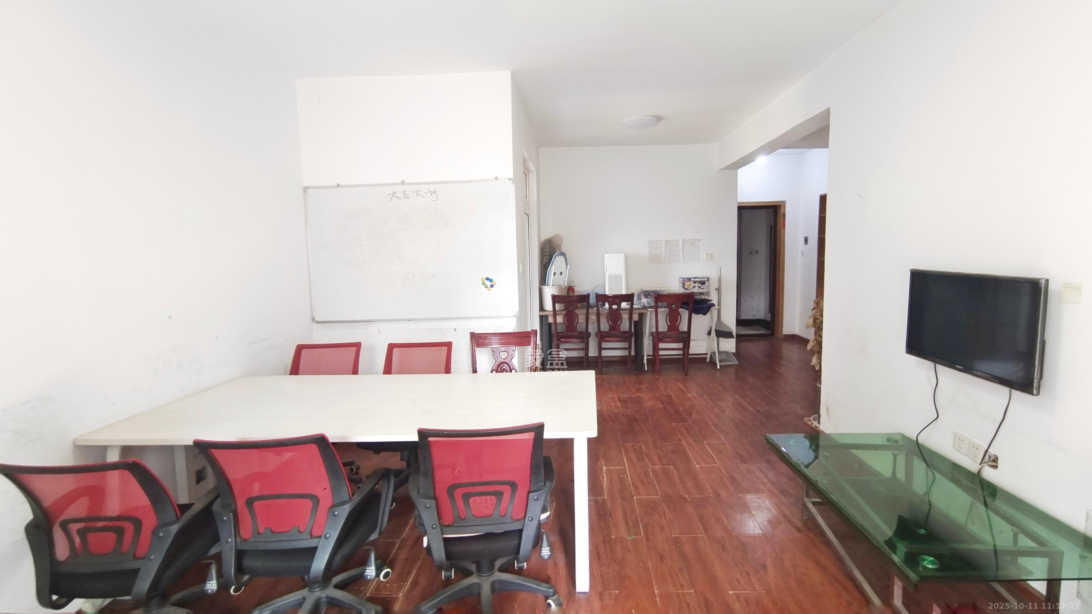 鑫科明珠  3室2厅1卫    2300.0元/月室内图