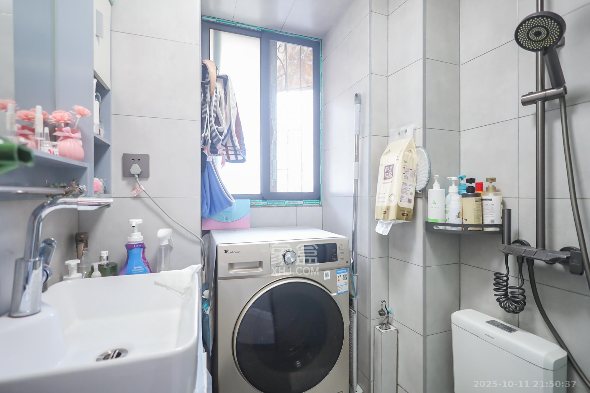 老鸦冲小区  2室1厅1卫    49.8万卫生间