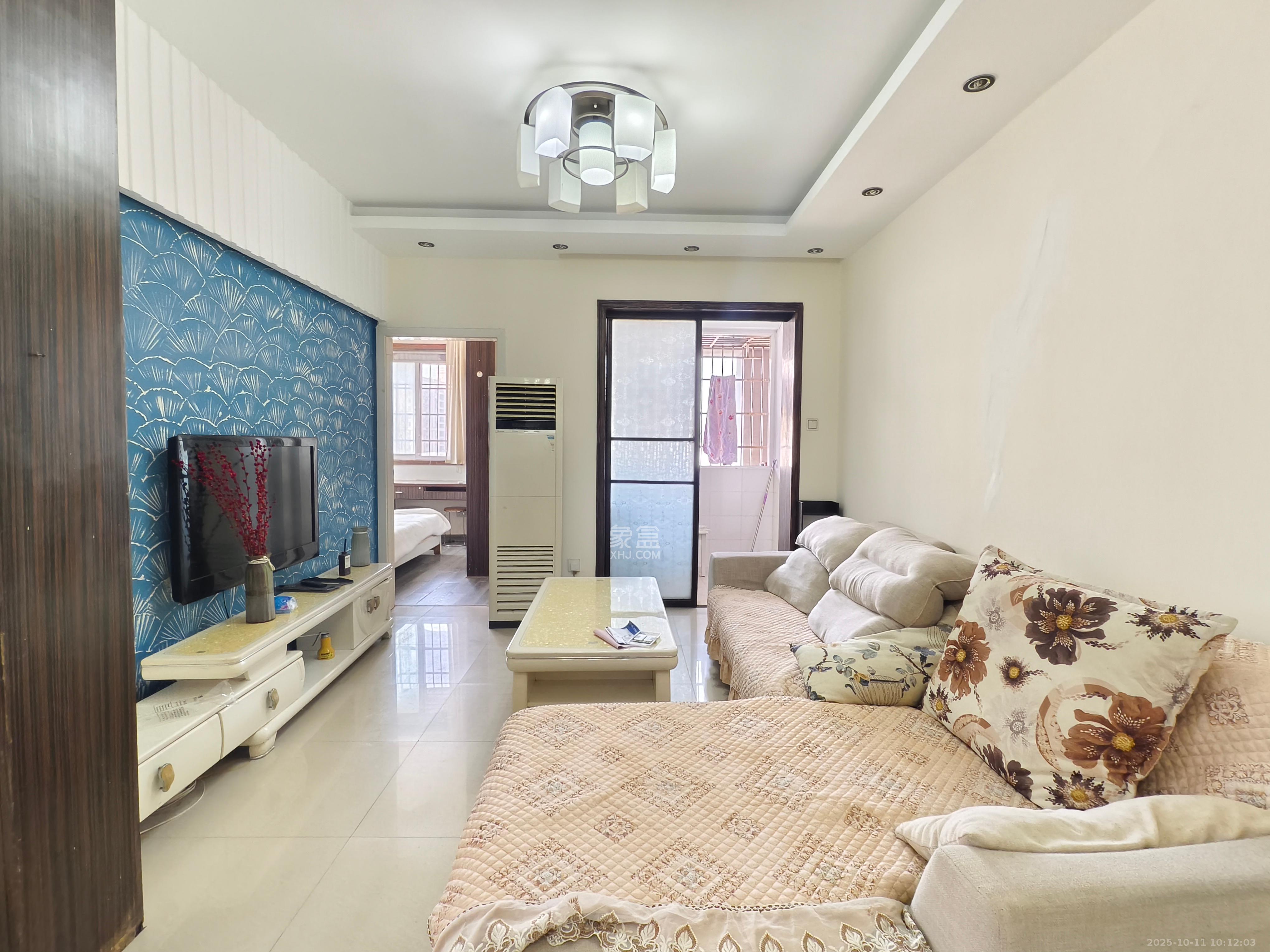 建鸿达现代公寓  2室2厅1卫    2300.0元/月室内图1