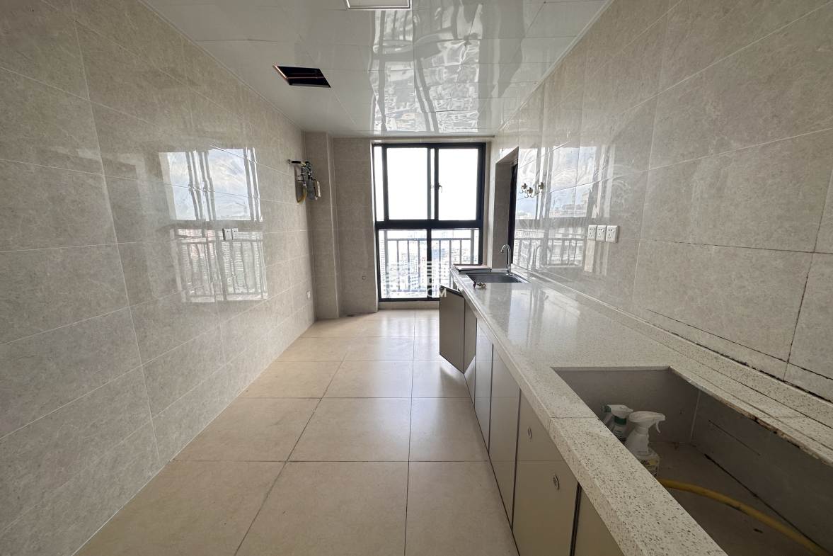 海航豪庭北苑 7室2厅4卫 13000.0元/月 海航豪庭北苑 7室2厅4卫 13000.0元/月室内图