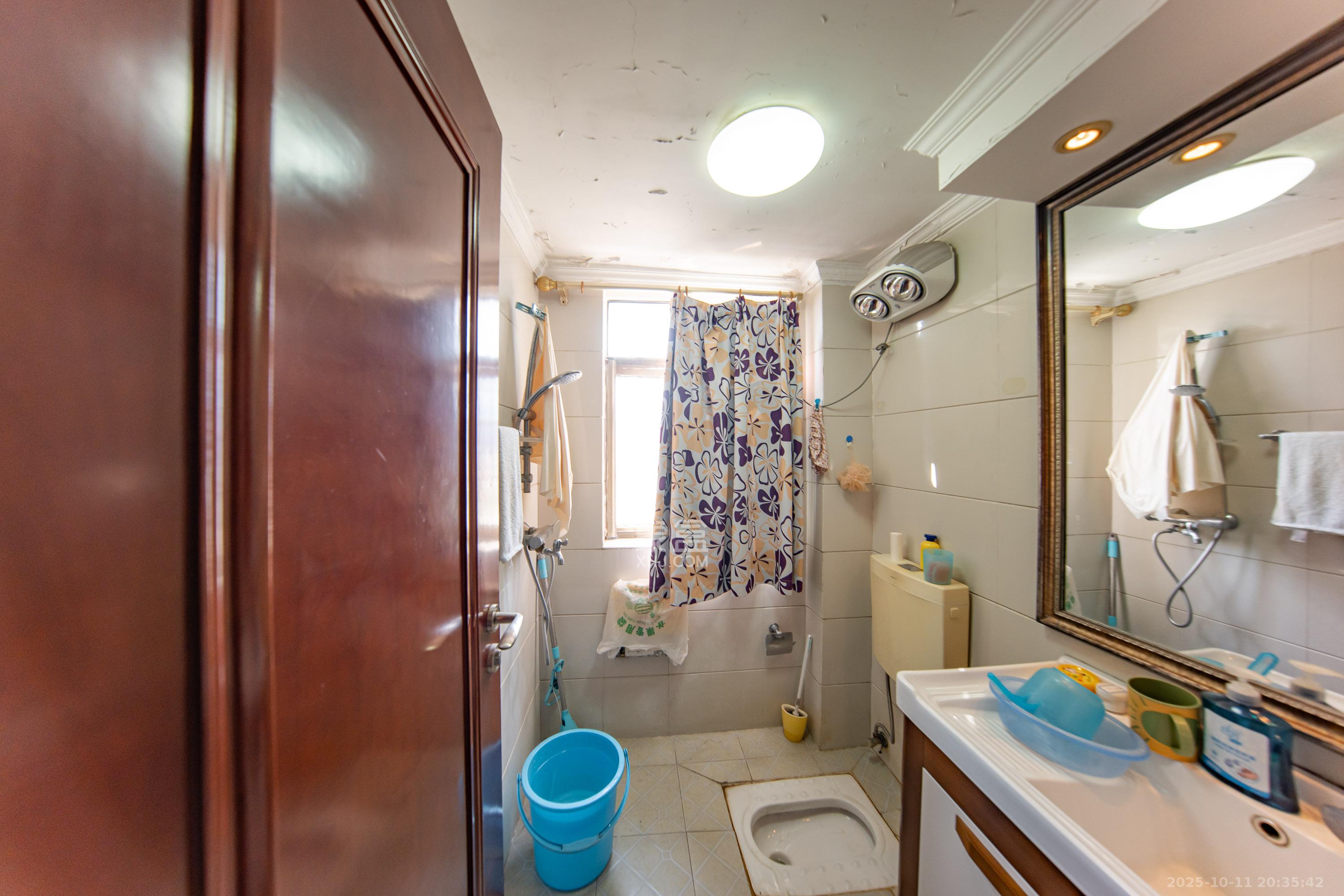 江山帝景雅典  4室2厅2卫    130.0万卫生间