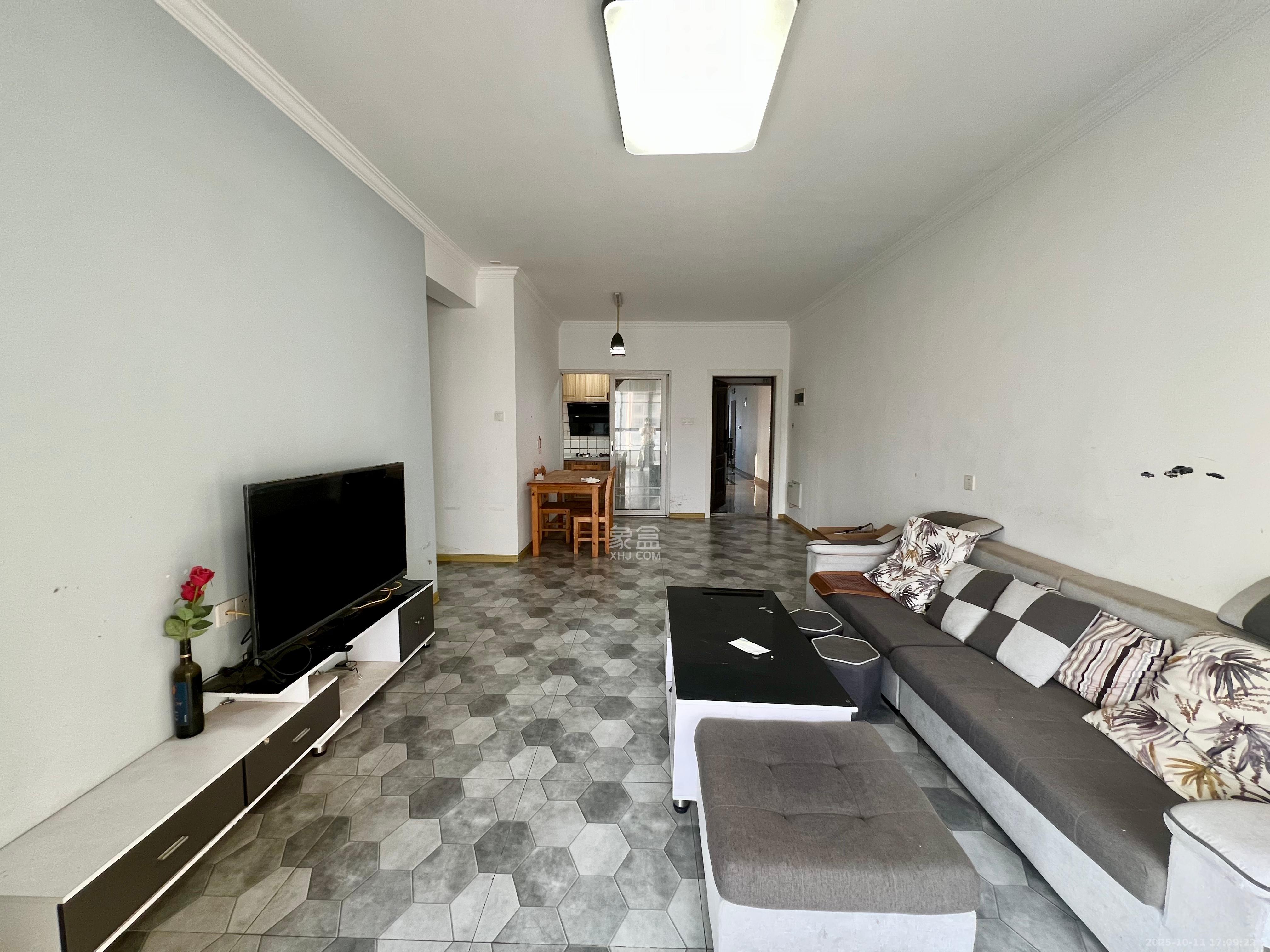 钱隆世家  3室2厅2卫    2000.0元/月 钱隆世家  3室2厅2卫    2000.0元/月