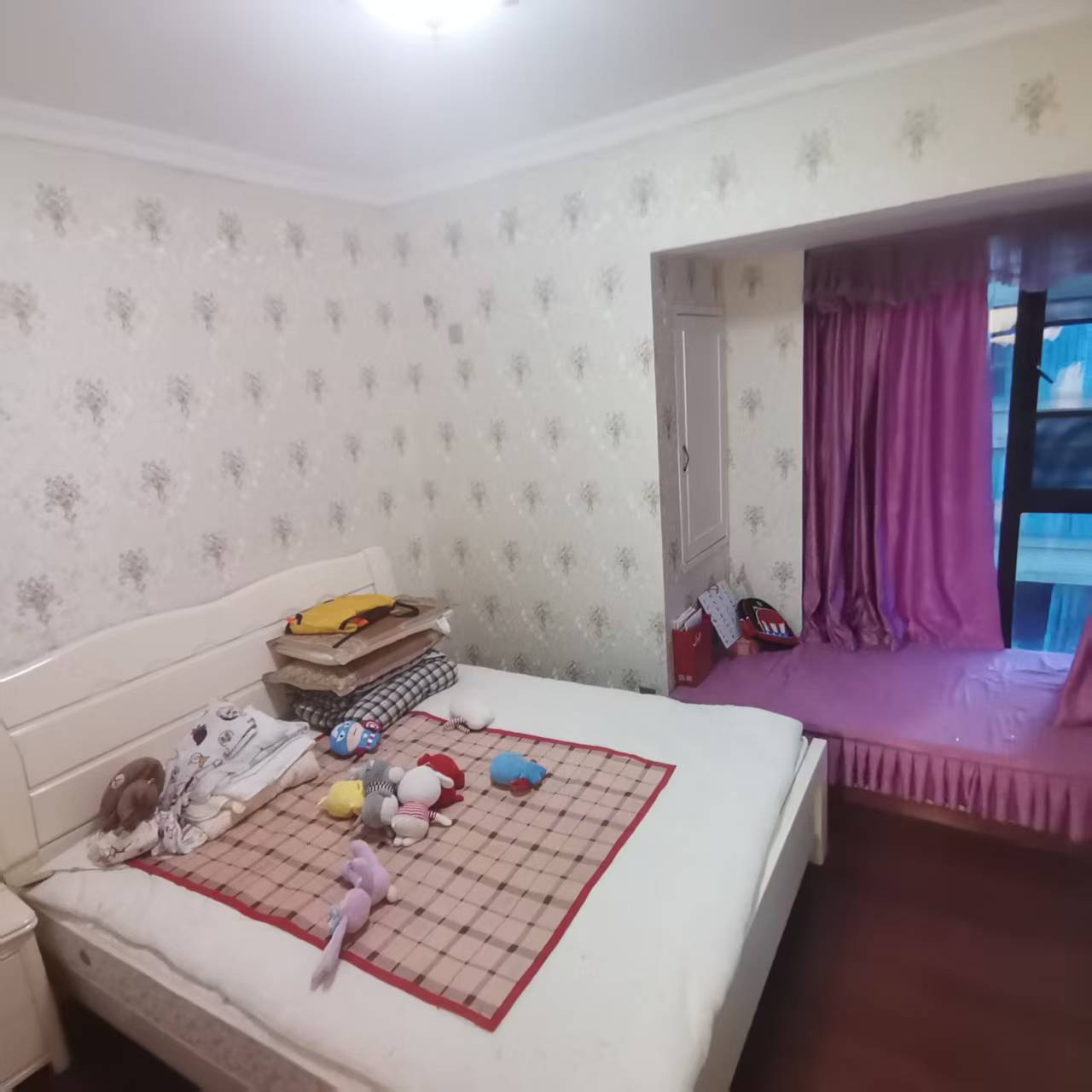 铂金汉宫  3室2厅2卫    2000.0元/月室内图